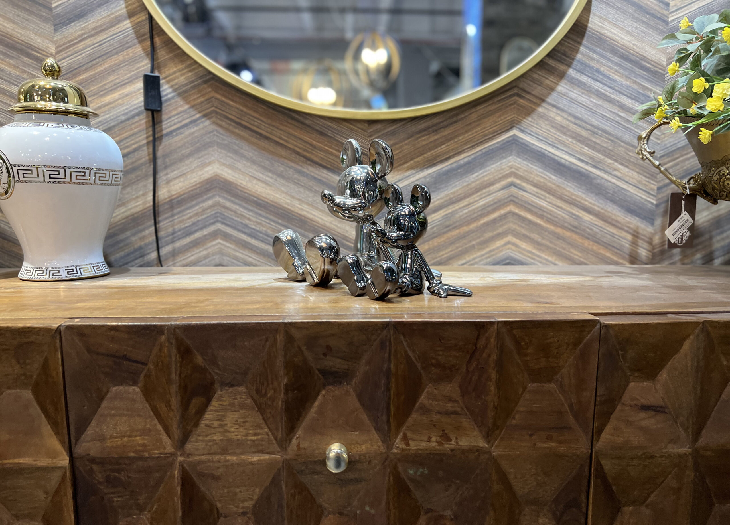 פסל מיקי מאוס מטאלי יושב פסל מיקי מאוס מטאלי יושב