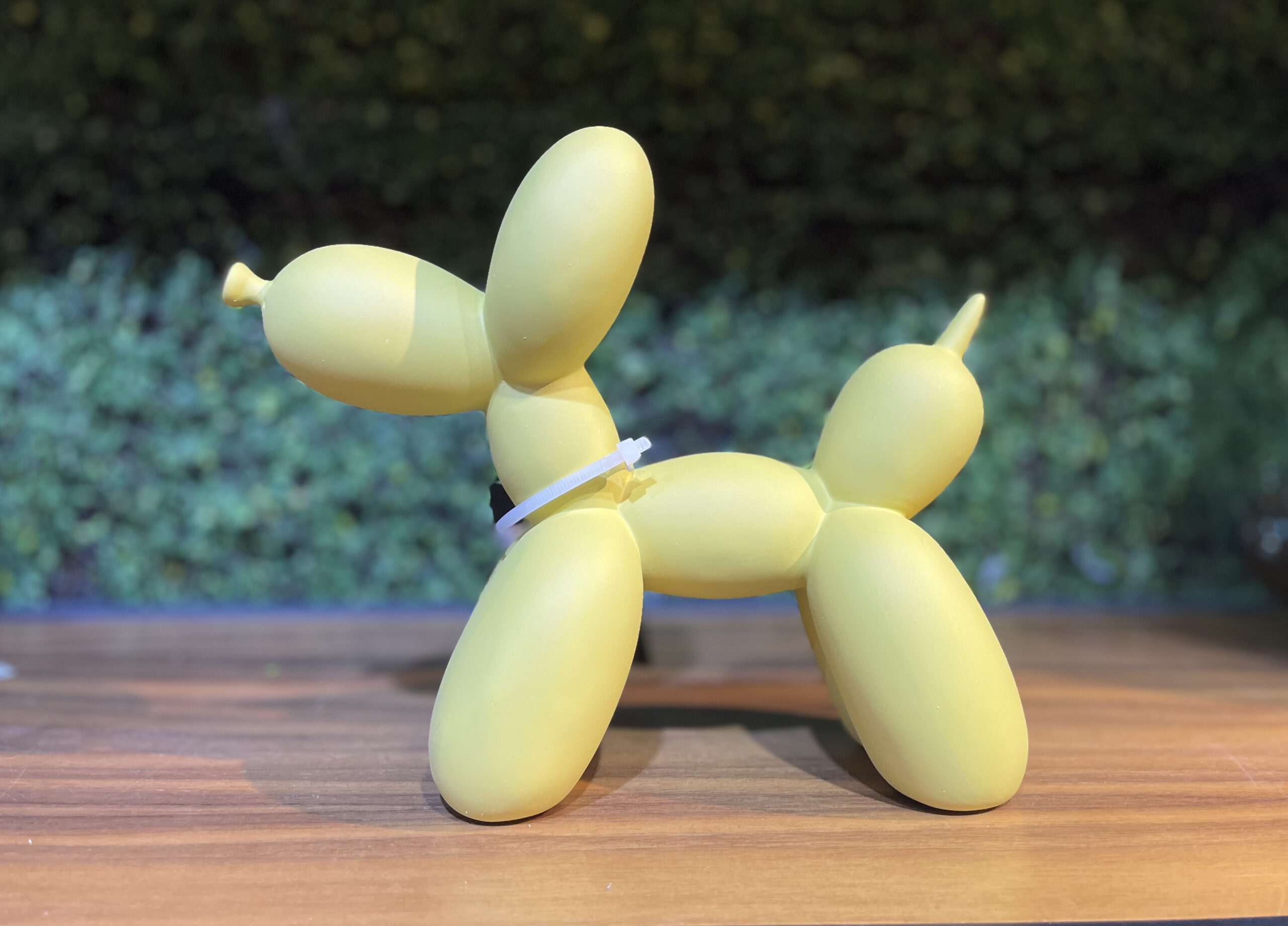 פסל כלב בלון צהוב פסל כלב בלון צהוב