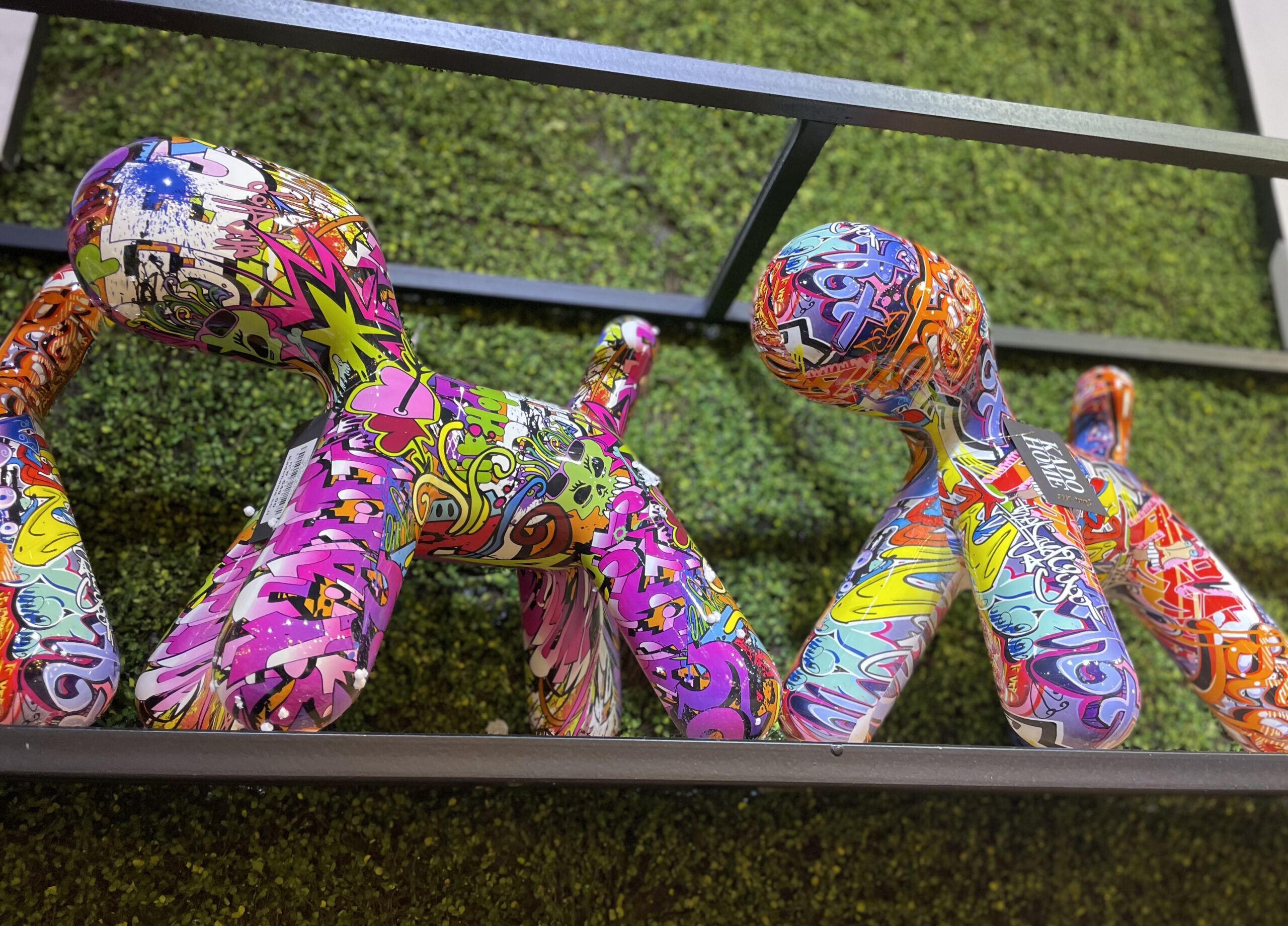 פסל כלב מודרני צבעוני גדול