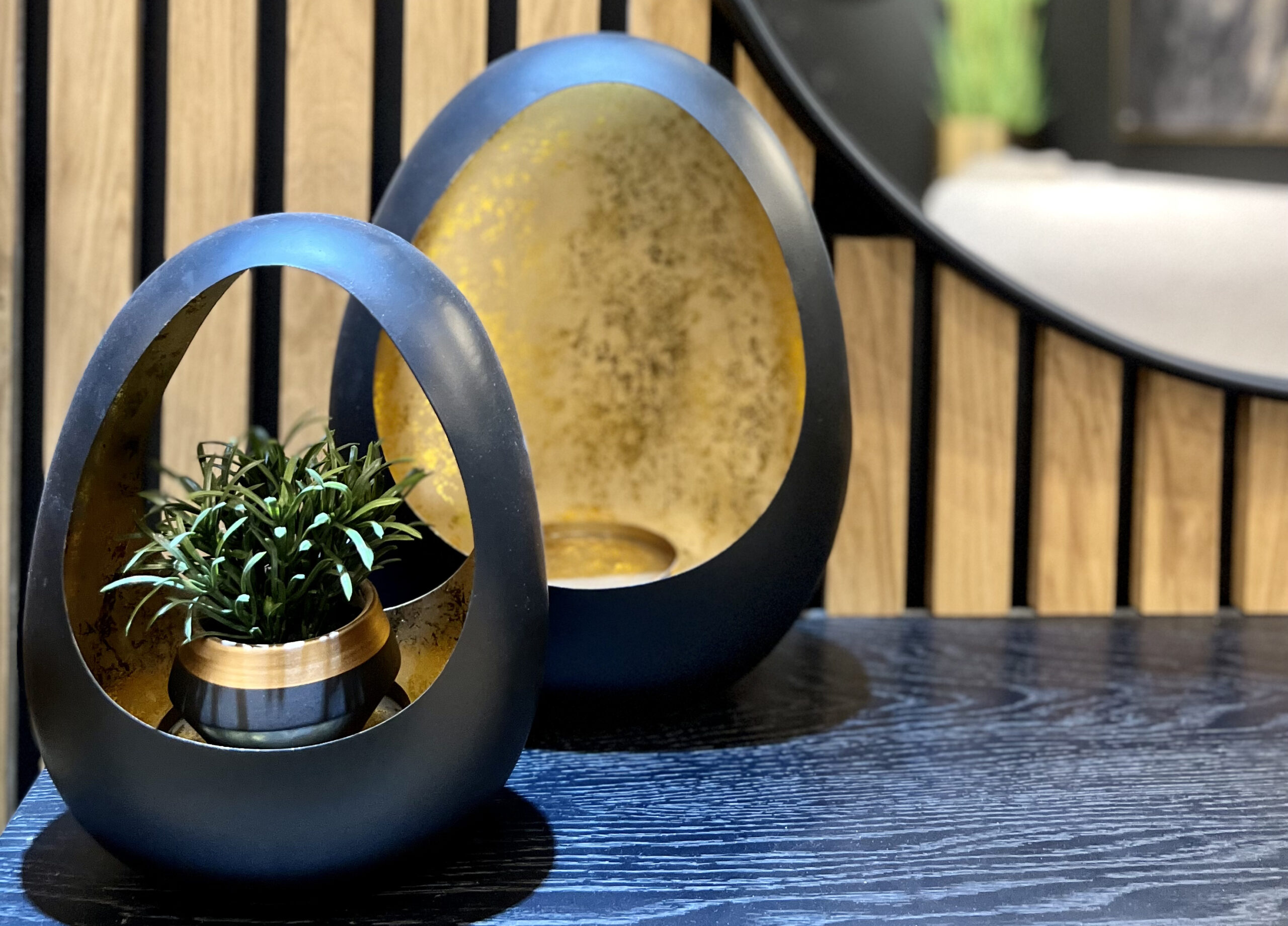 עשיית שחורה בשילוב זהב עשיית שחורה בשילוב זהב