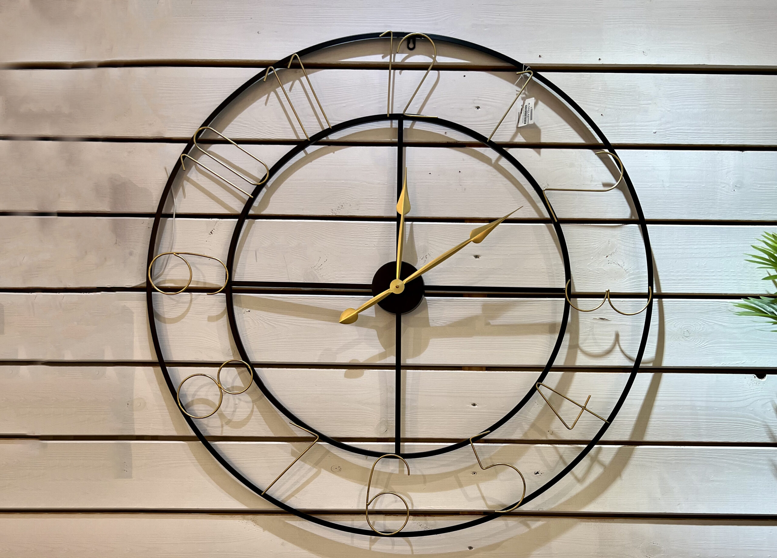 שעון ברזל חלול מספרים זהב קוטר 60 שעון ברזל חלול מספרים זהב קוטר 60
