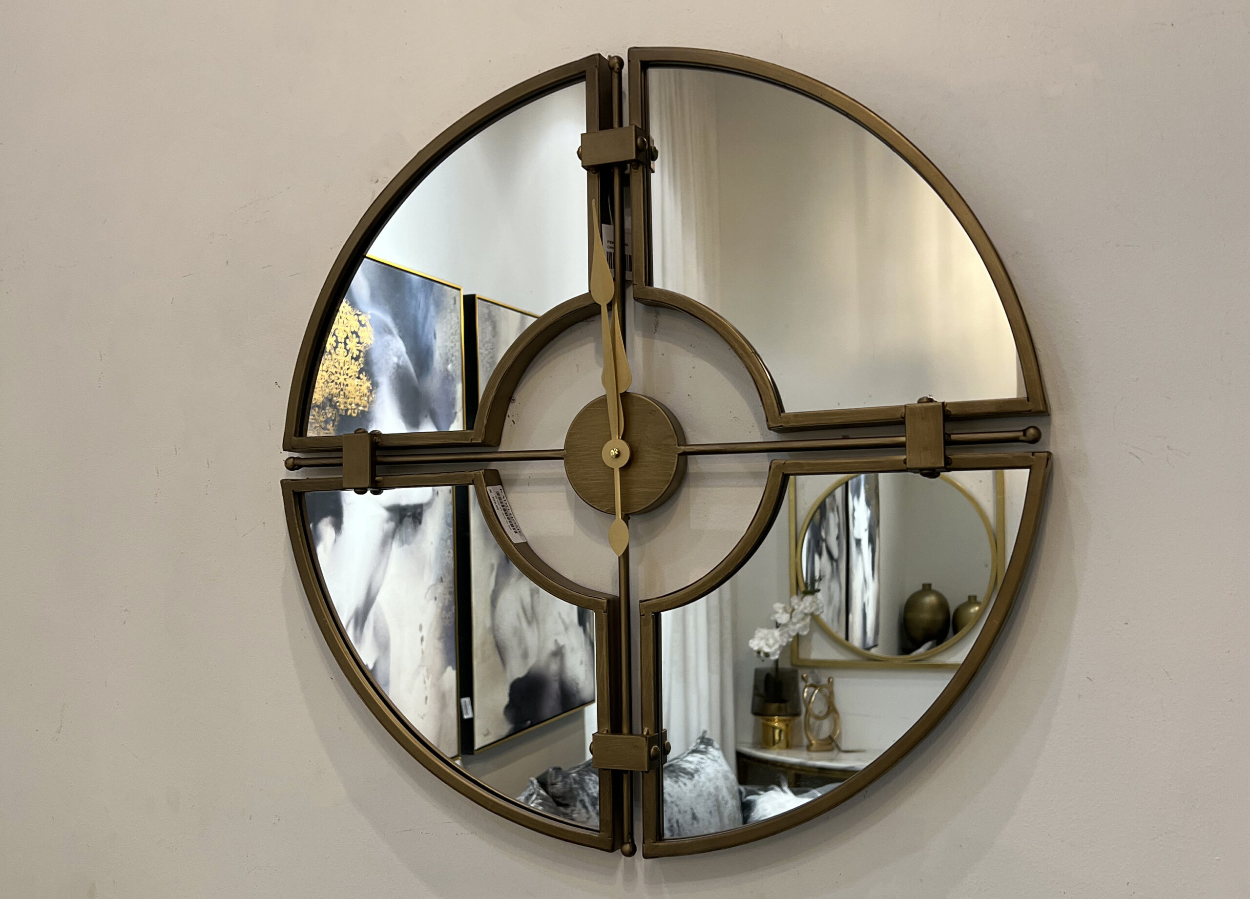 שעון קיר משולב מראות