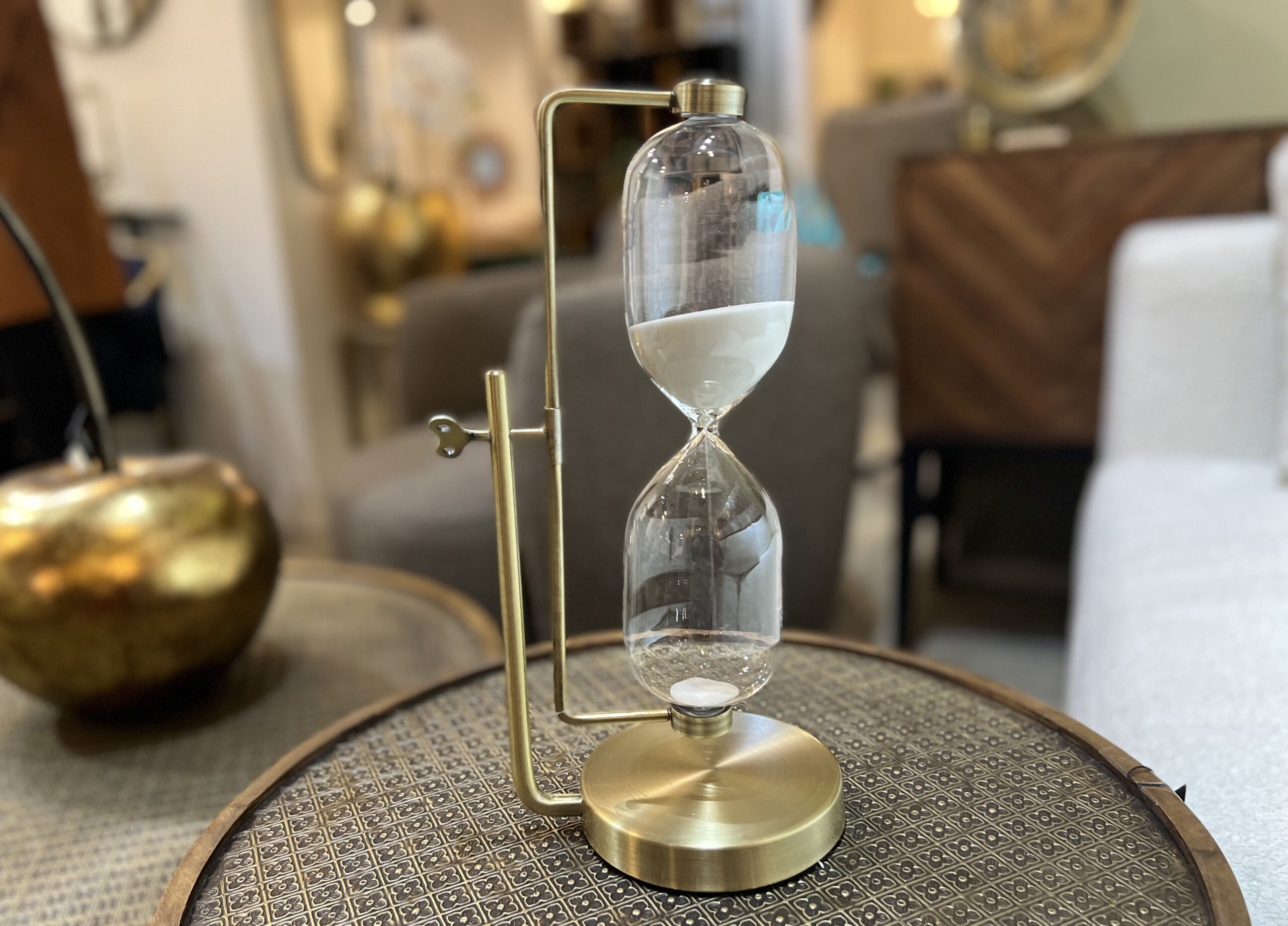 שעון חול עגול זהב ידית בצד שעון חול עגול זהב ידית בצד