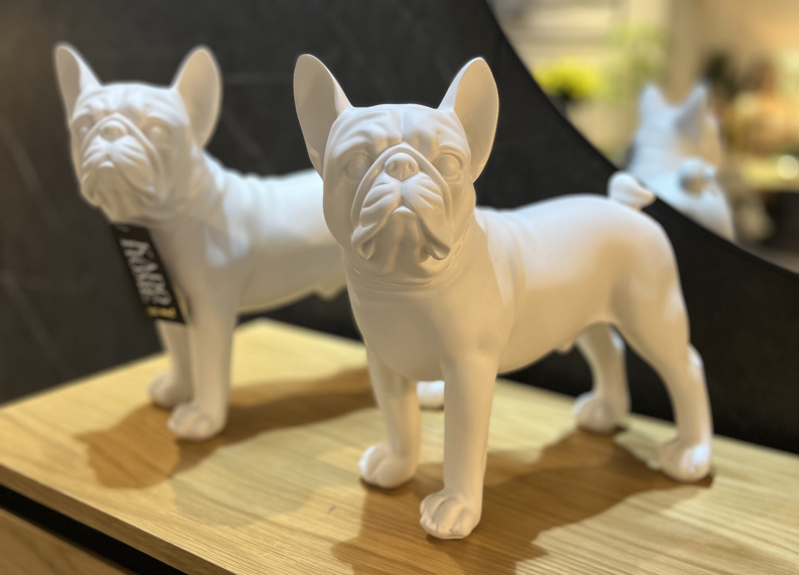 פסל כלב בולדוג לבן פסל כלב בולדוג לבן