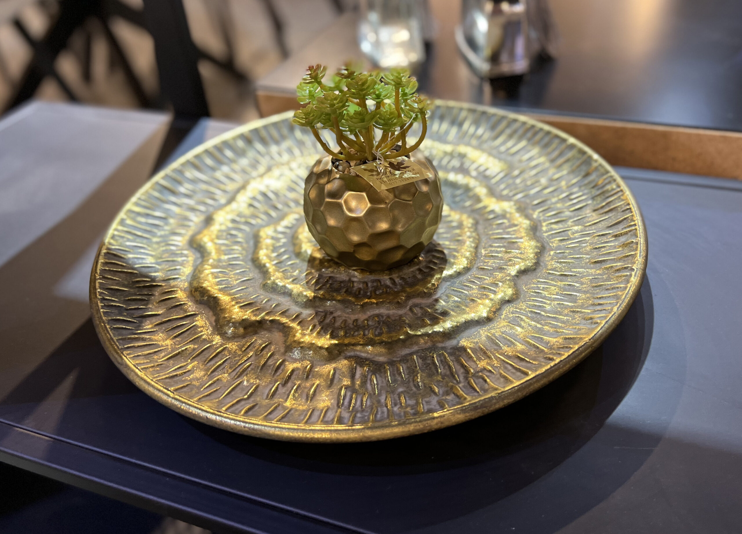 מגש גוון זהב עיגול ענק