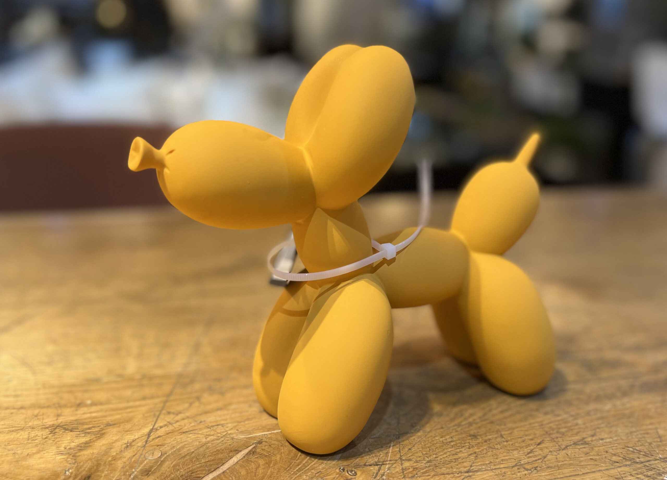 פסל כלב בלון כתום פסל כלב בלון כתום