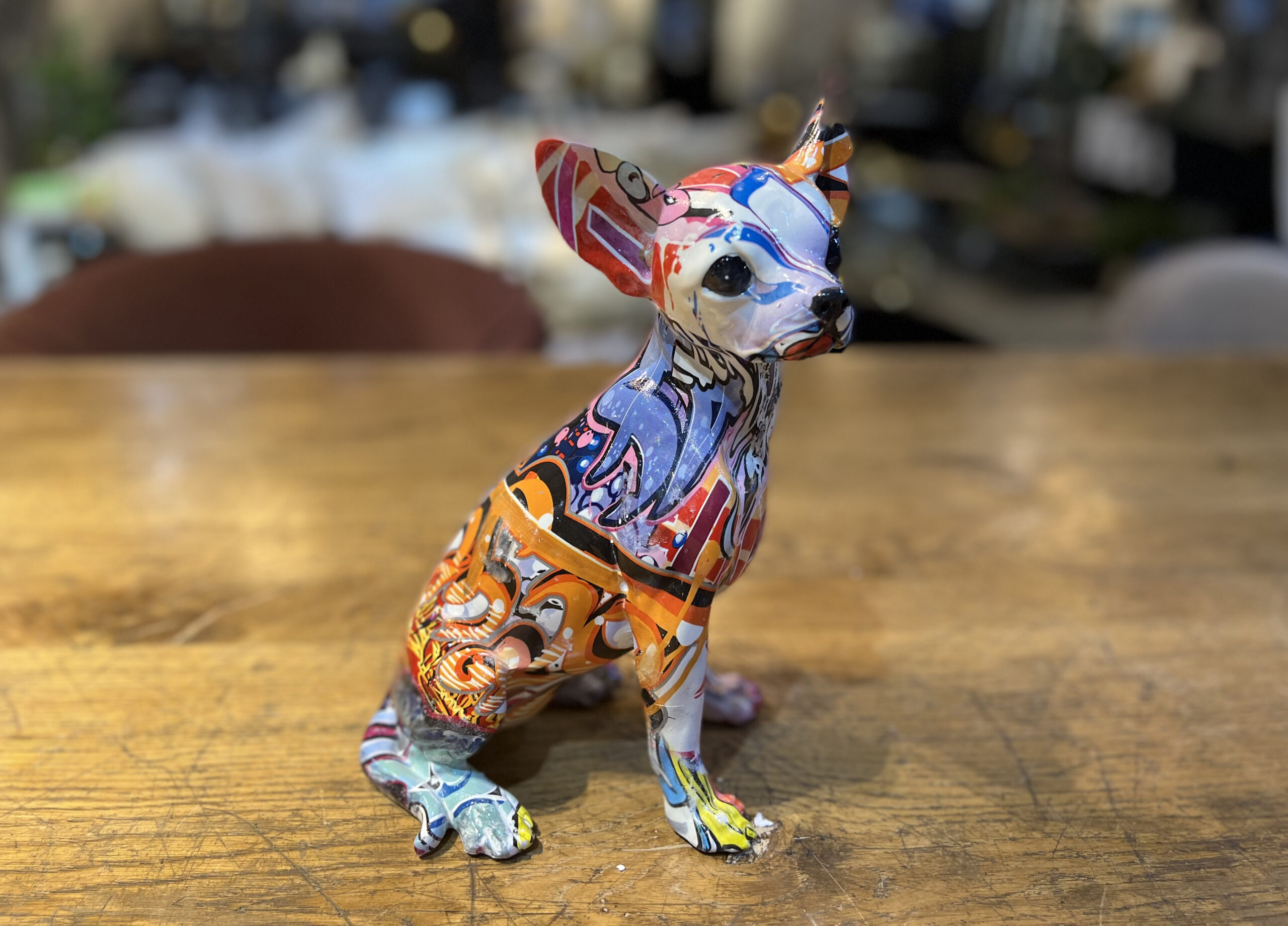 פסל כלב ציוואוה צבעוני