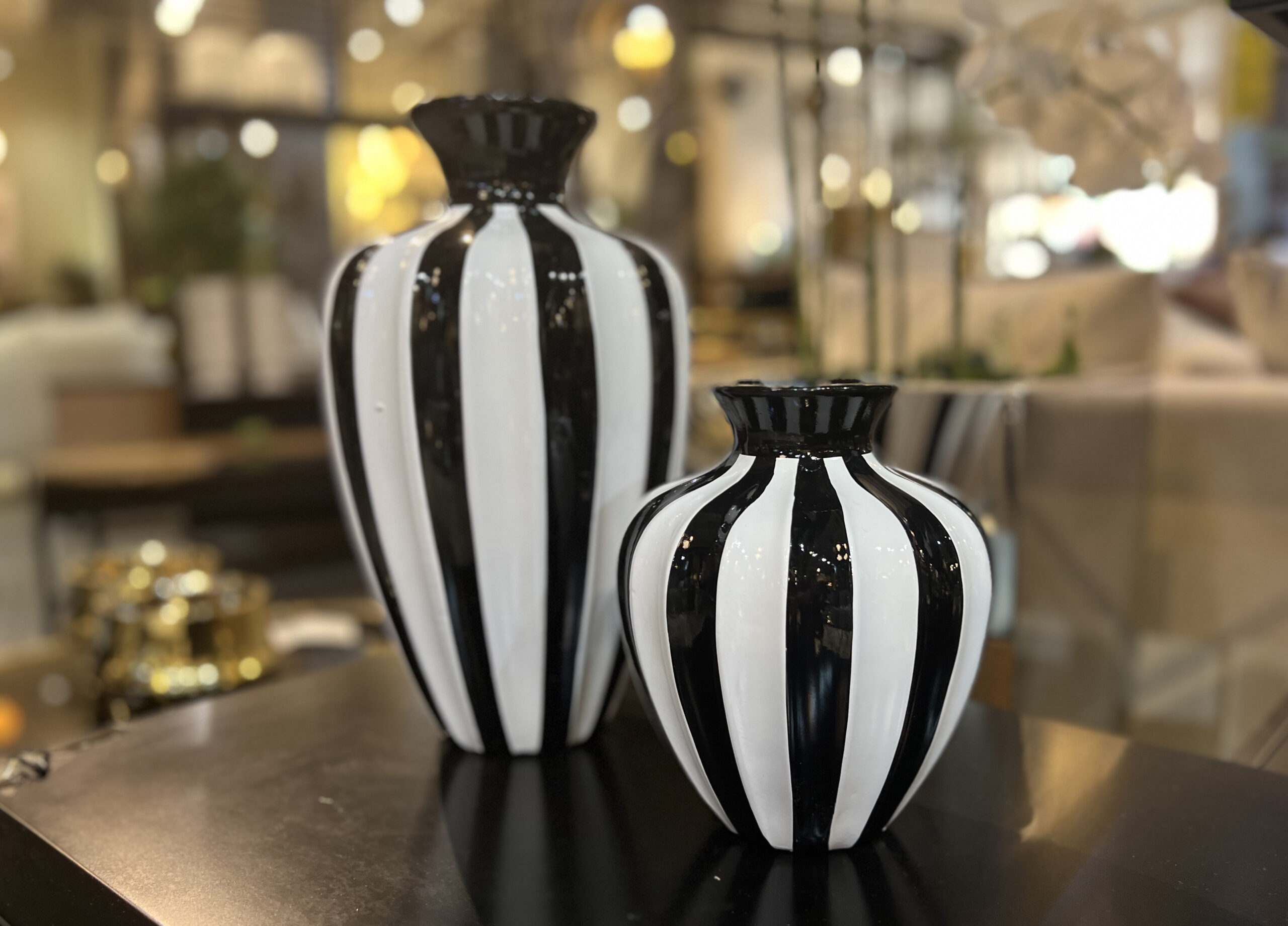 כד פסים שחור לבן