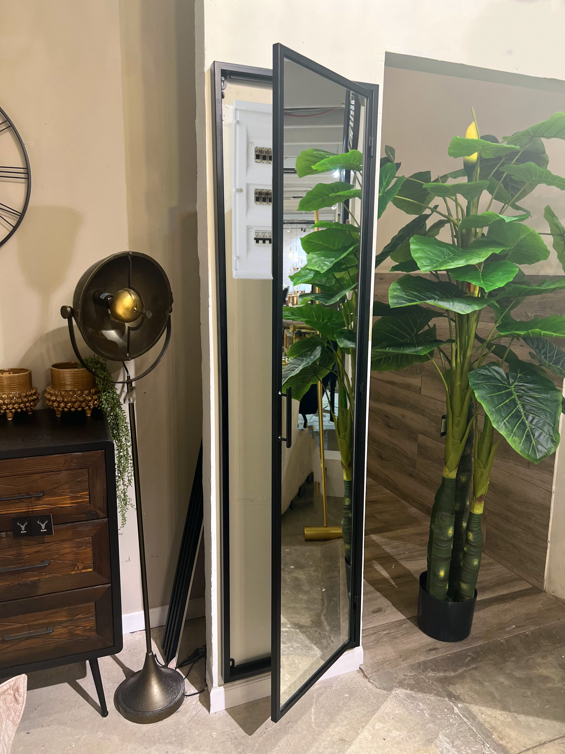 מראה נפתחת כיסוי ארון חשמל מראה נפתחת כיסוי ארון חשמל