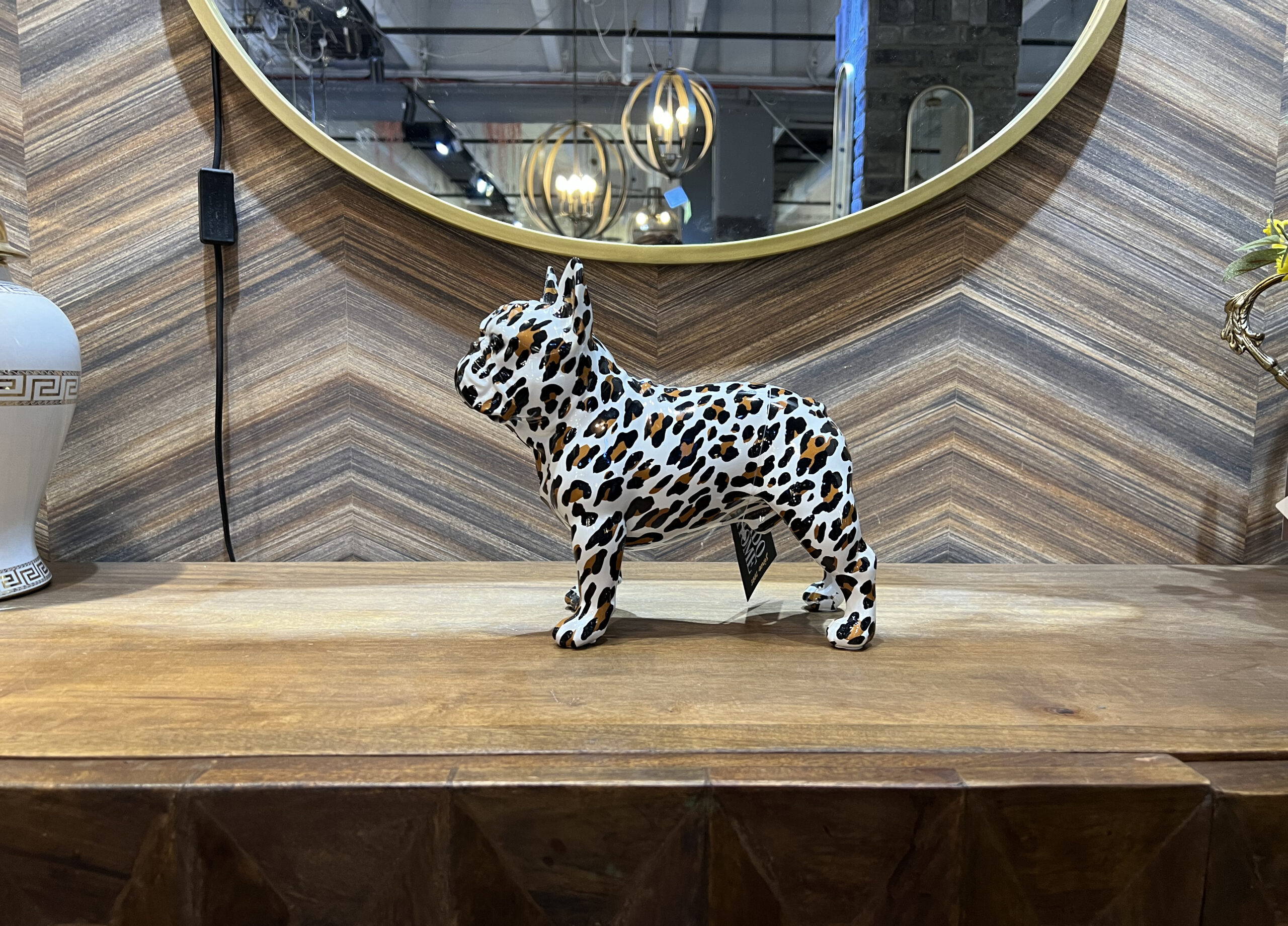 פסל כלב בולדוג מנומר