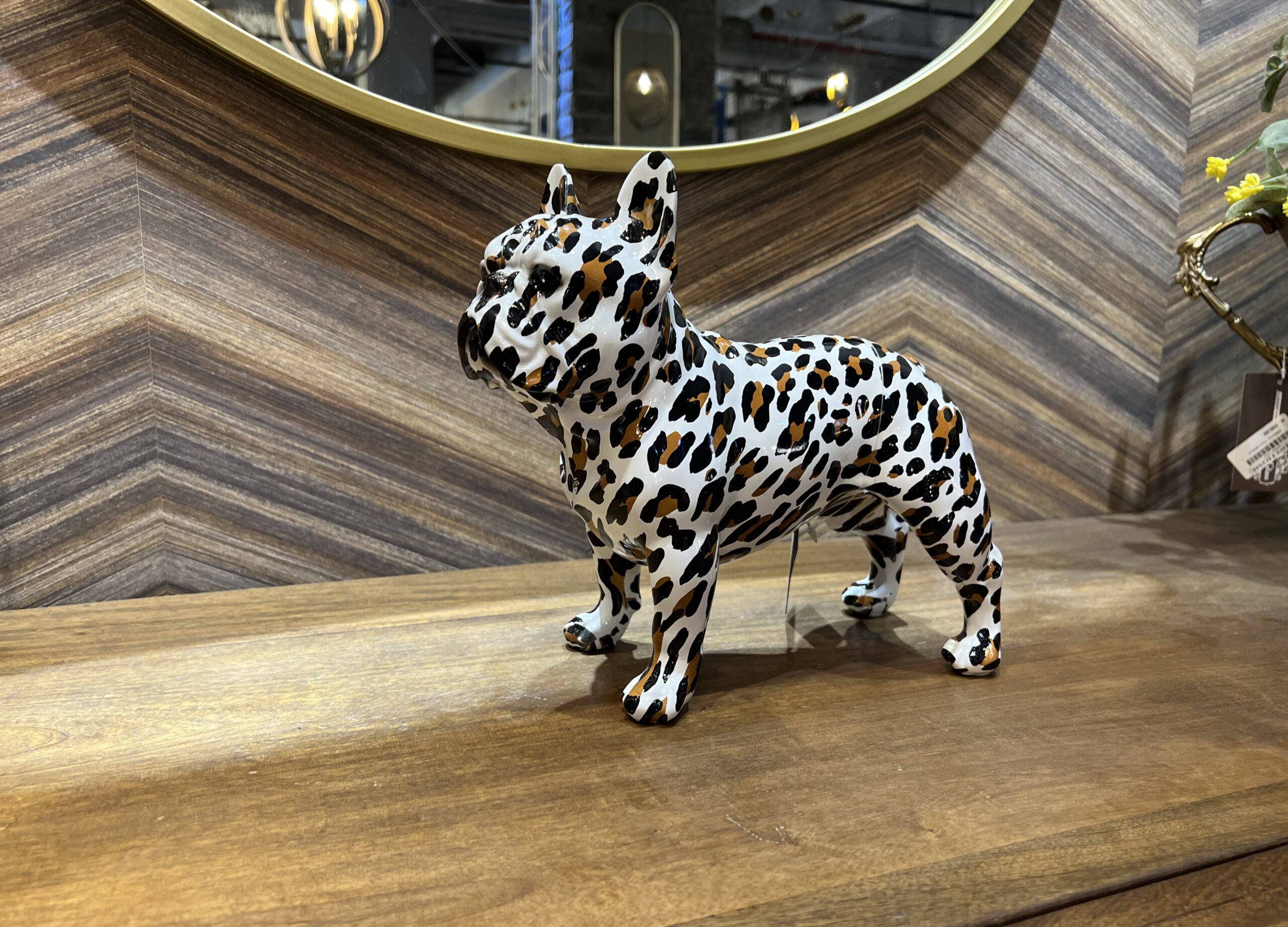 פסל כלב בולדוג מנומר