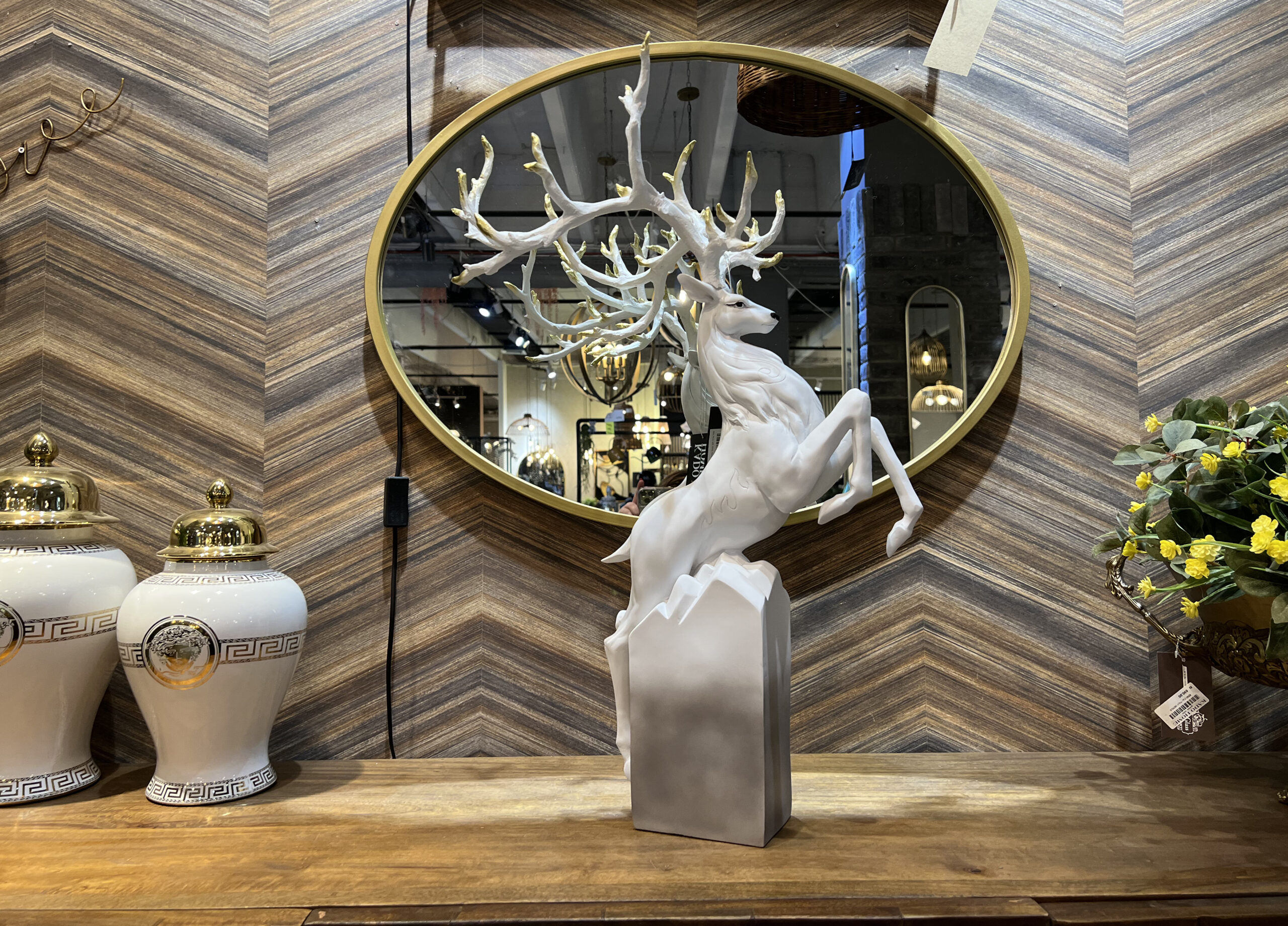 פסל אייל לבן צוהל גדול