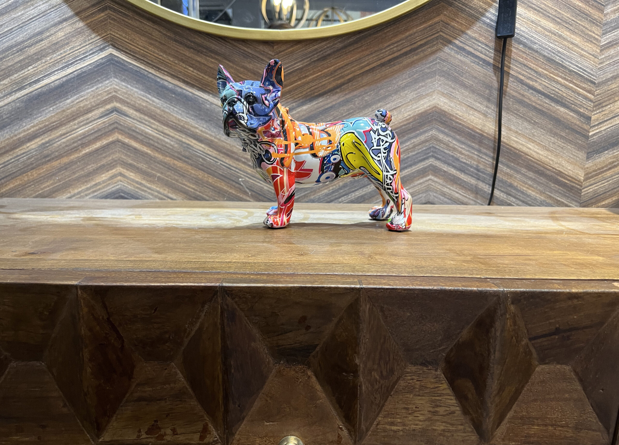 פסל כלב בולדוג צבעוני קטן