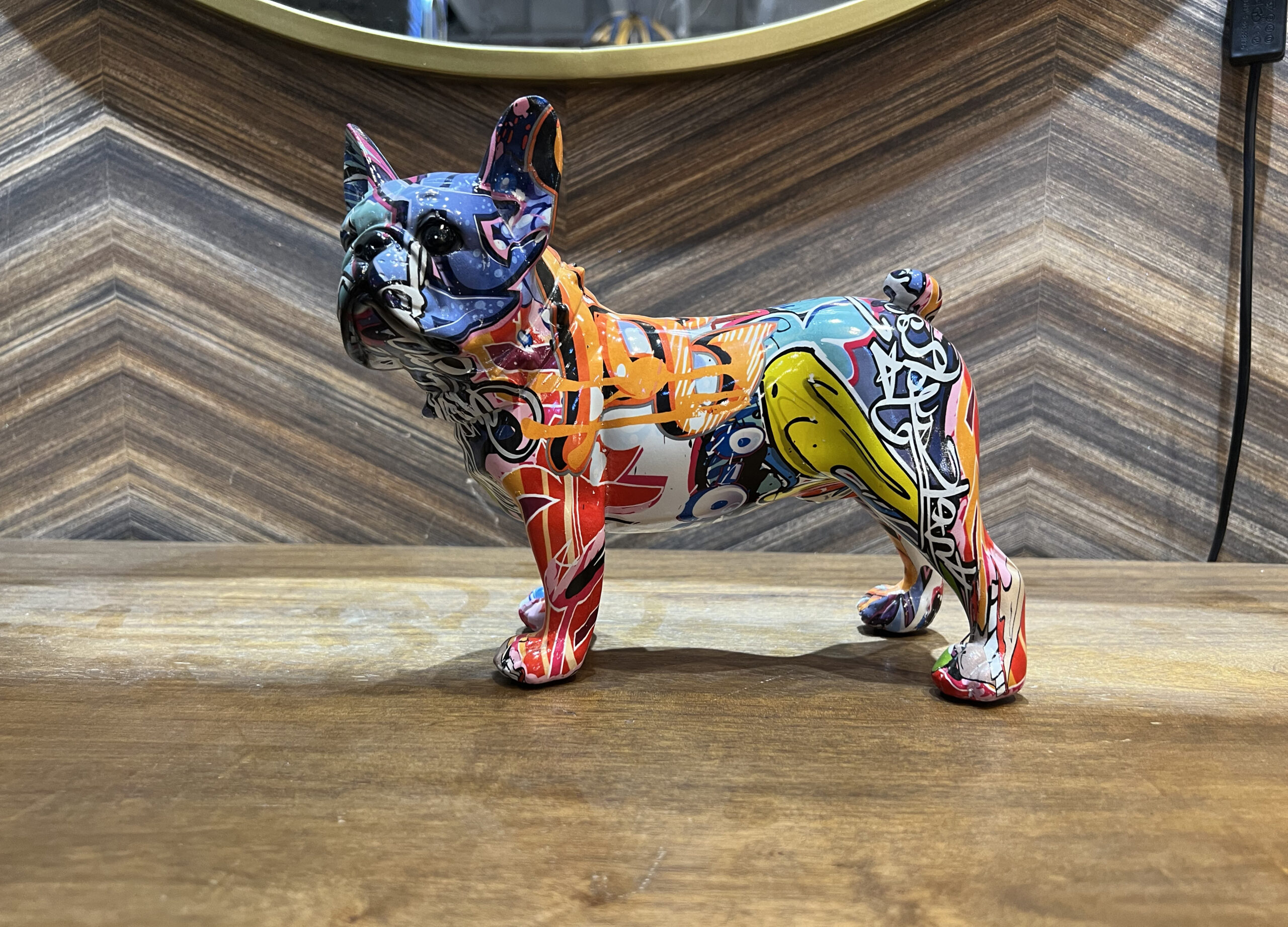 פסל כלב בולדוג צבעוני קטן