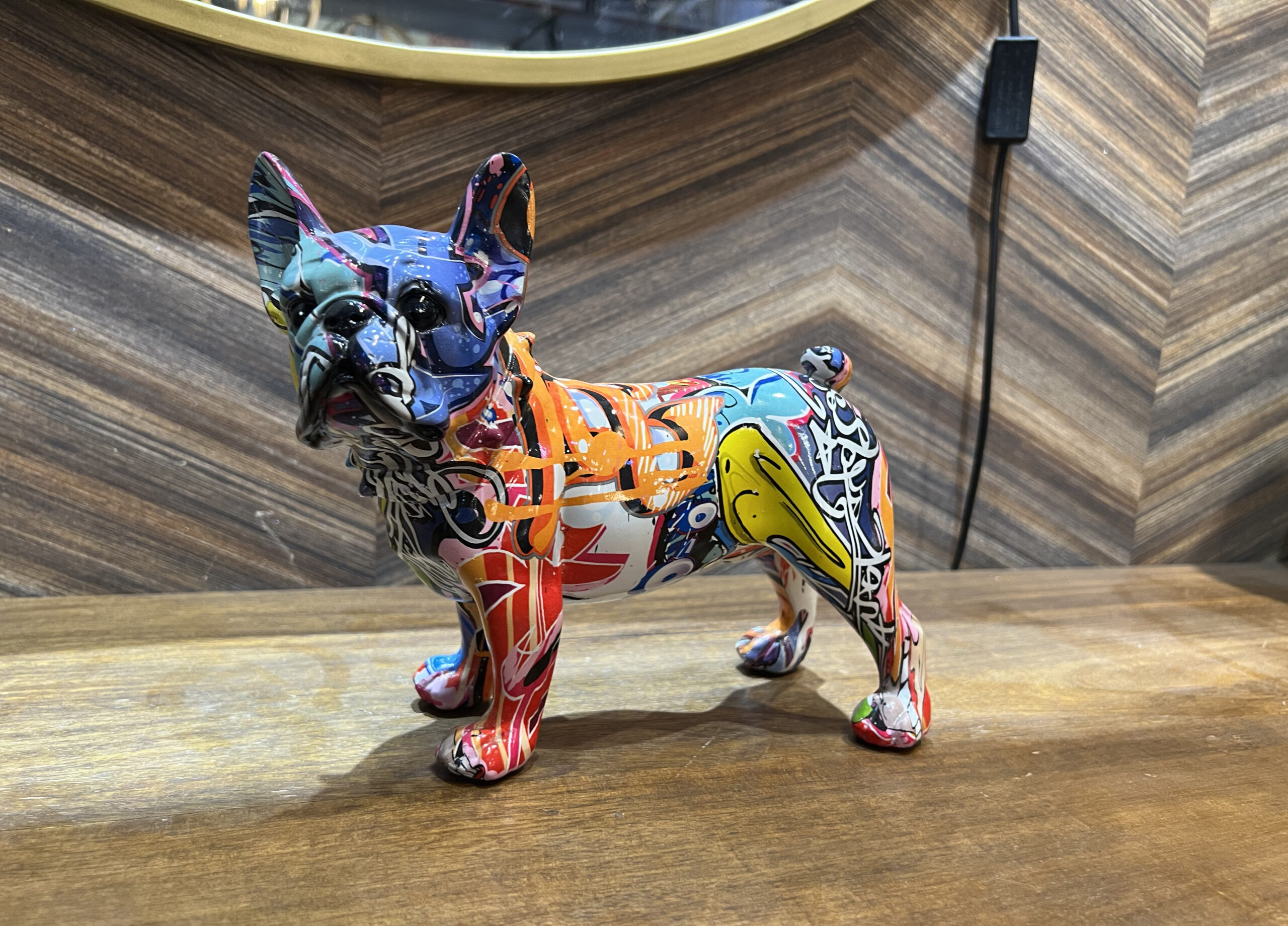 פסל כלב בולדוג צבעוני קטן