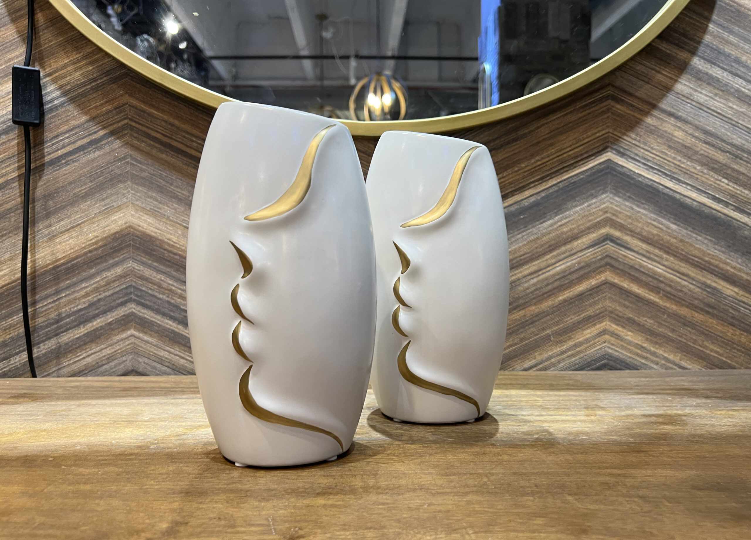 כד לבן פרופיל פנים זהב גבוה כד לבן פרופיל פנים זהב גבוה