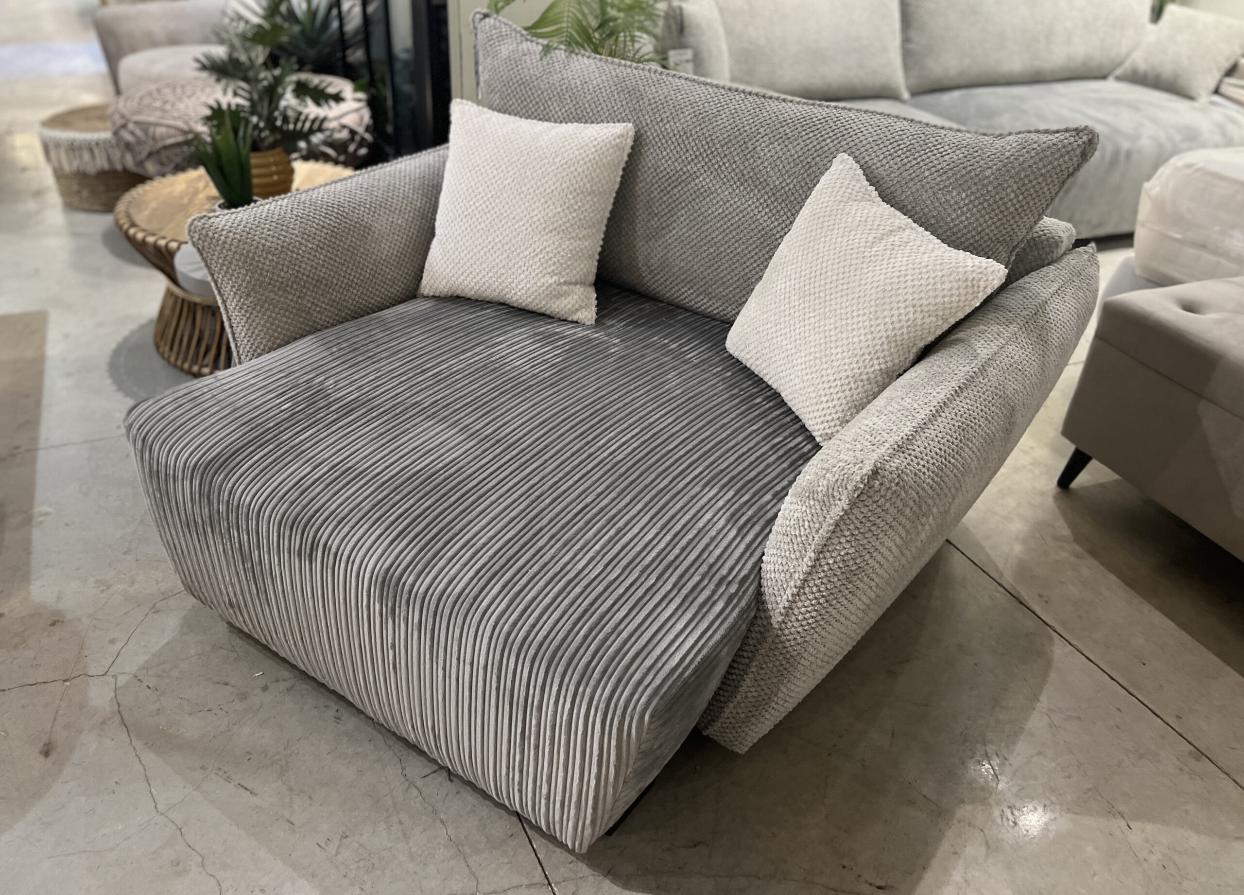 כורסא מפנקת לאב סיט דגם קורדרוי כורסא מפנקת לאב סיט דגם קורדרוי