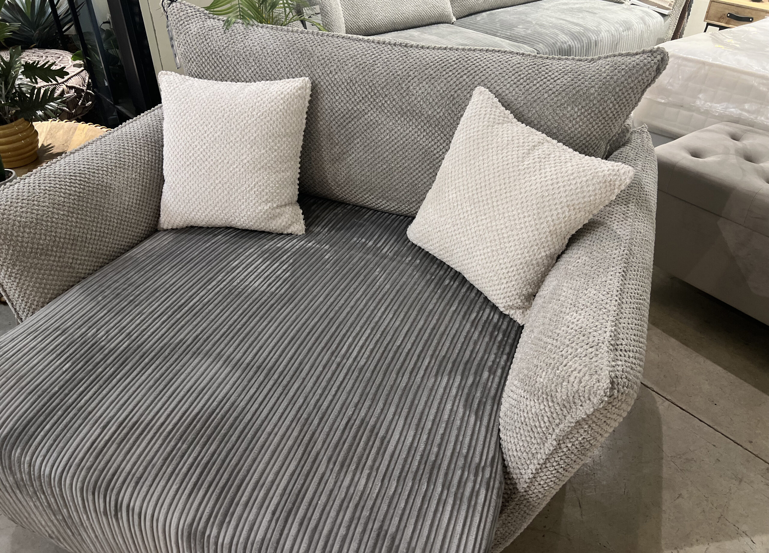 כורסא מפנקת לאב סיט דגם קורדרוי כורסא מפנקת לאב סיט דגם קורדרוי