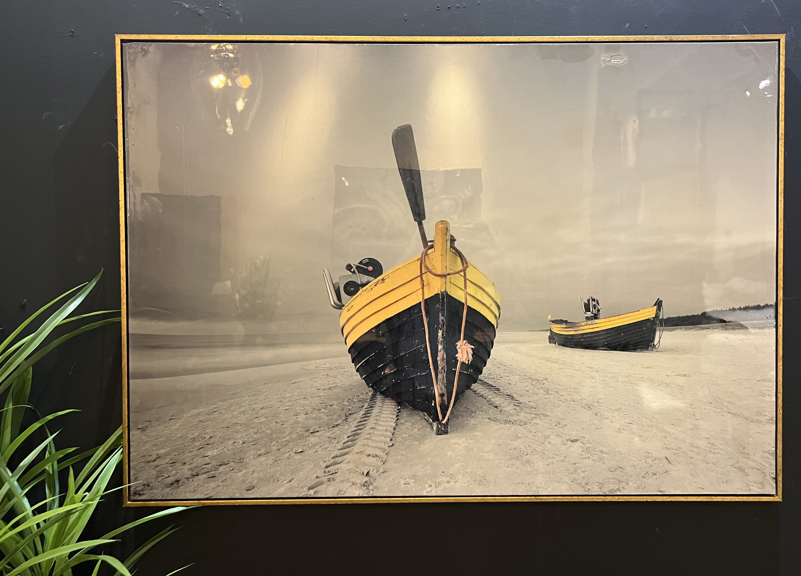 תמונה מבריקה סירה צהובה תמונה מבריקה סירה צהובה