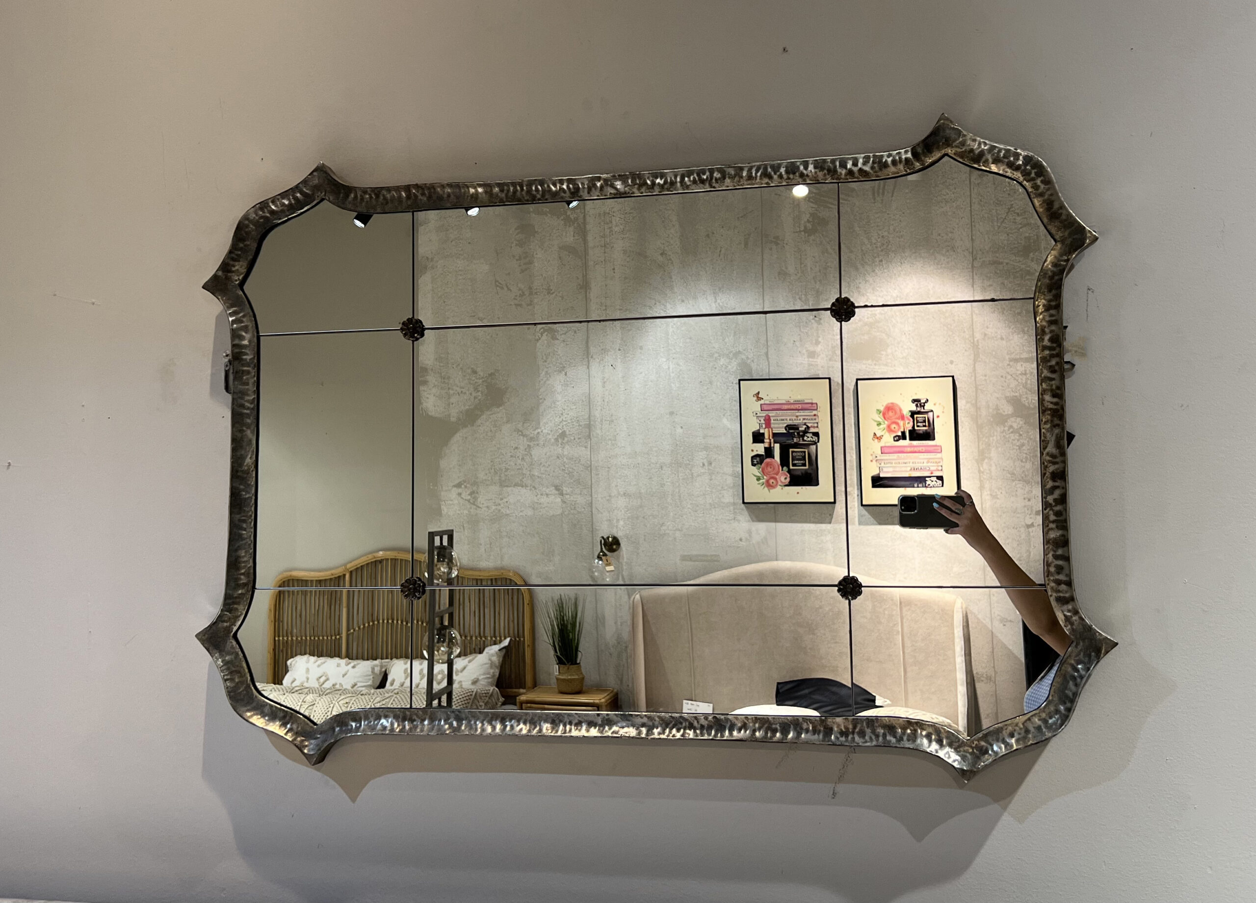 מראה בעיצוב מיוחד