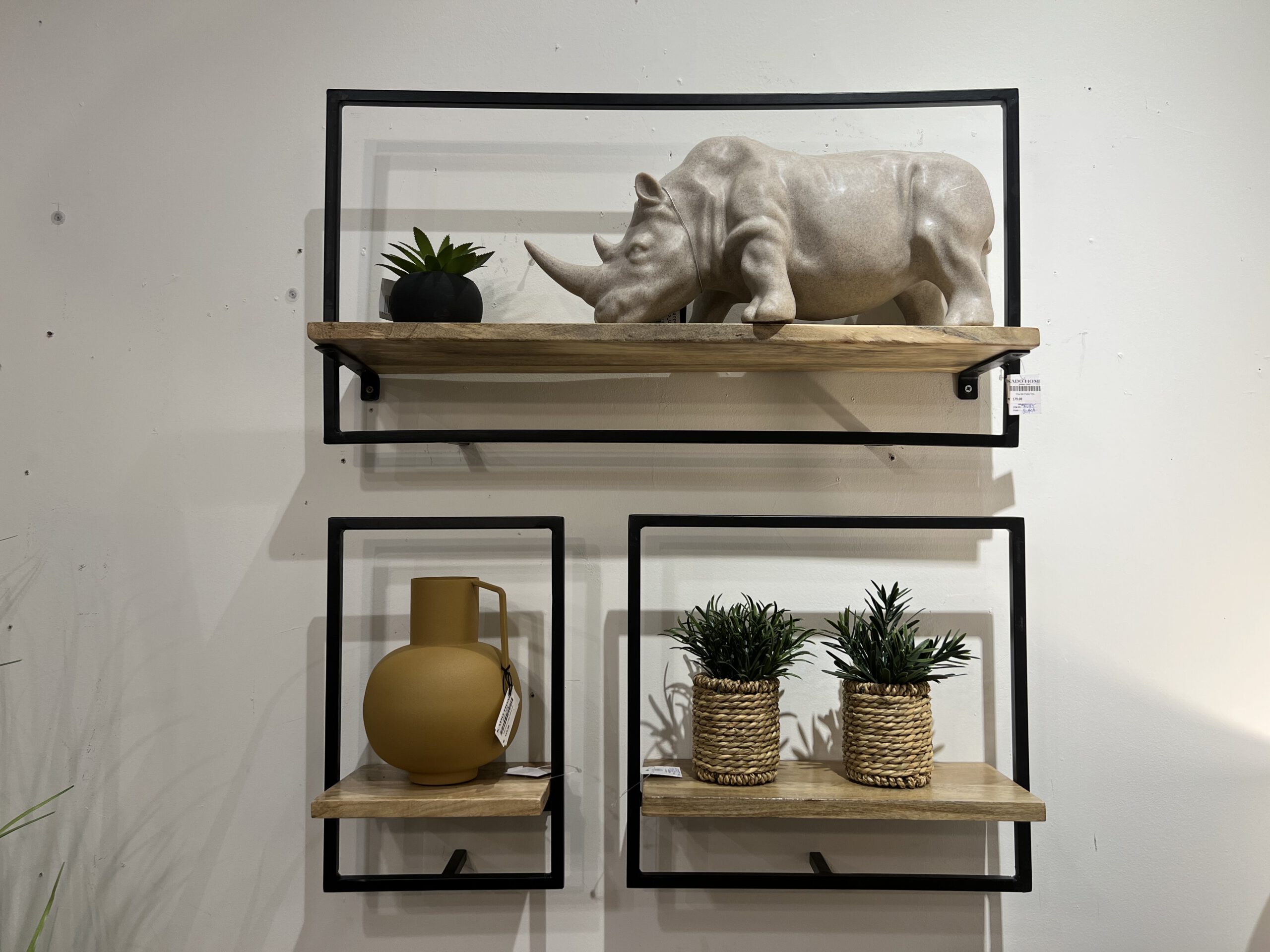 מדף עץ מסגרת ברזל שחורה מדף עץ מסגרת ברזל שחורה