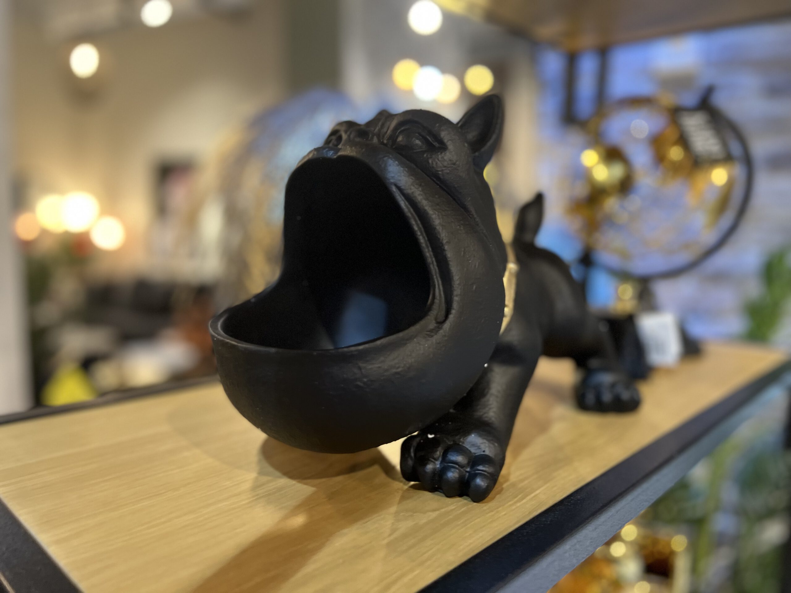 פסל כלב בולדוג פה פעור