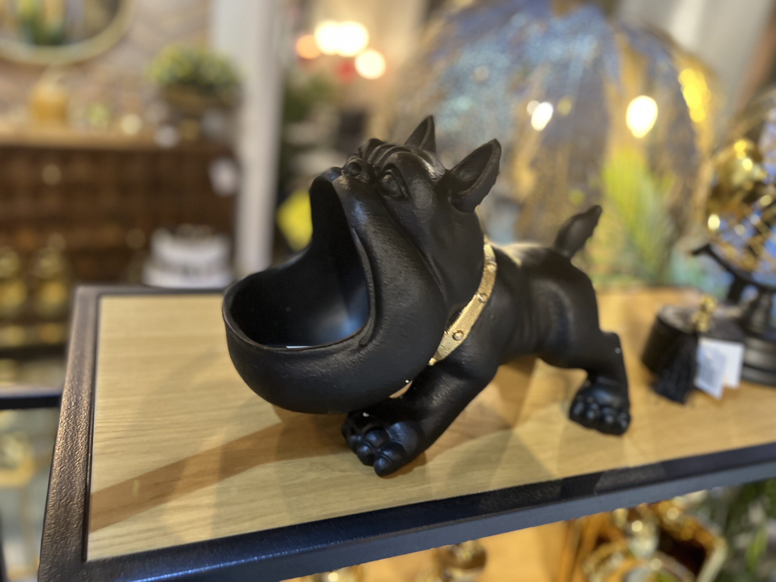 פסל כלב בולדוג פה פעור