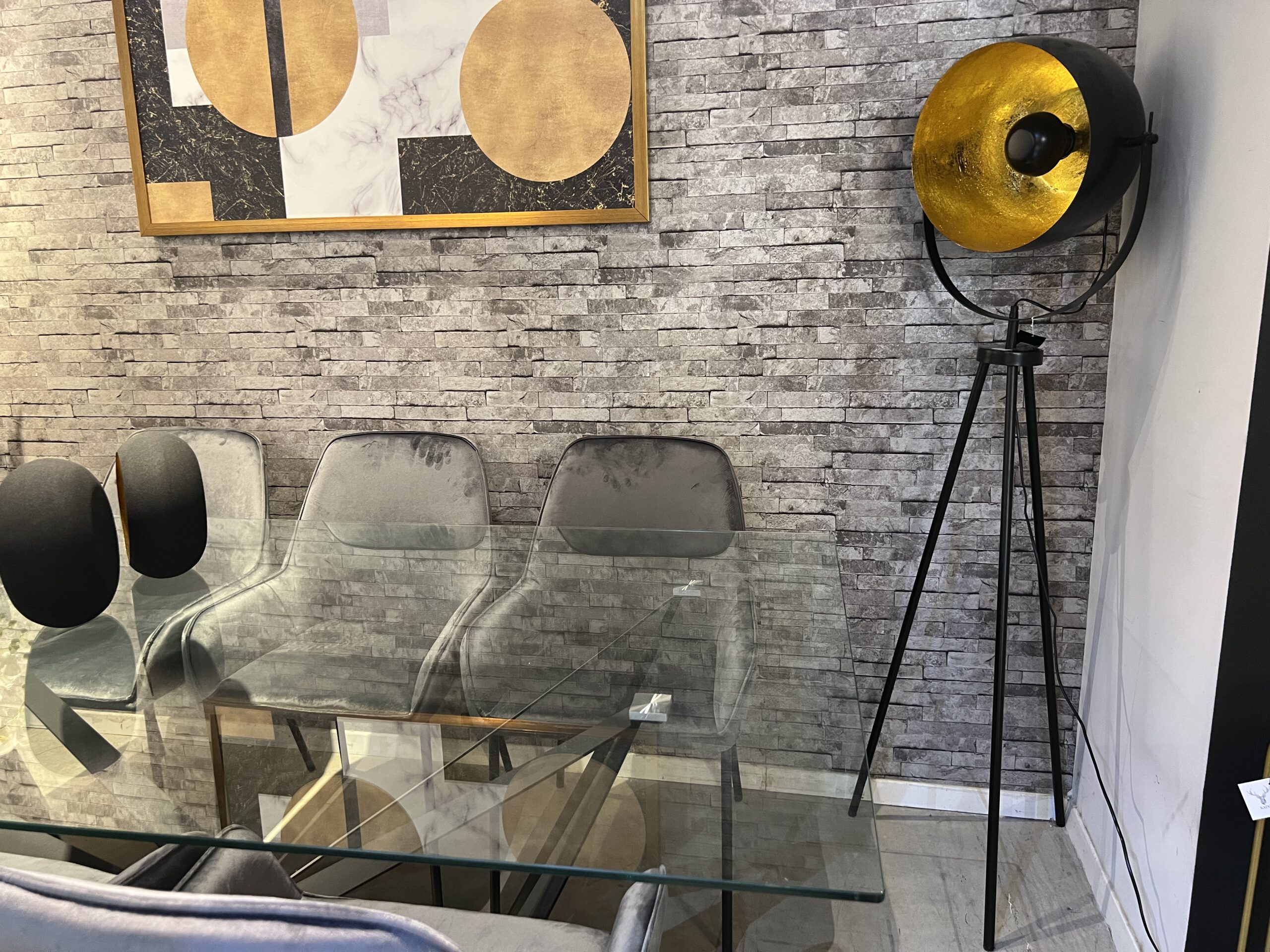 מנורת רצפה שחור זהב מנורת רצפה שחור זהב