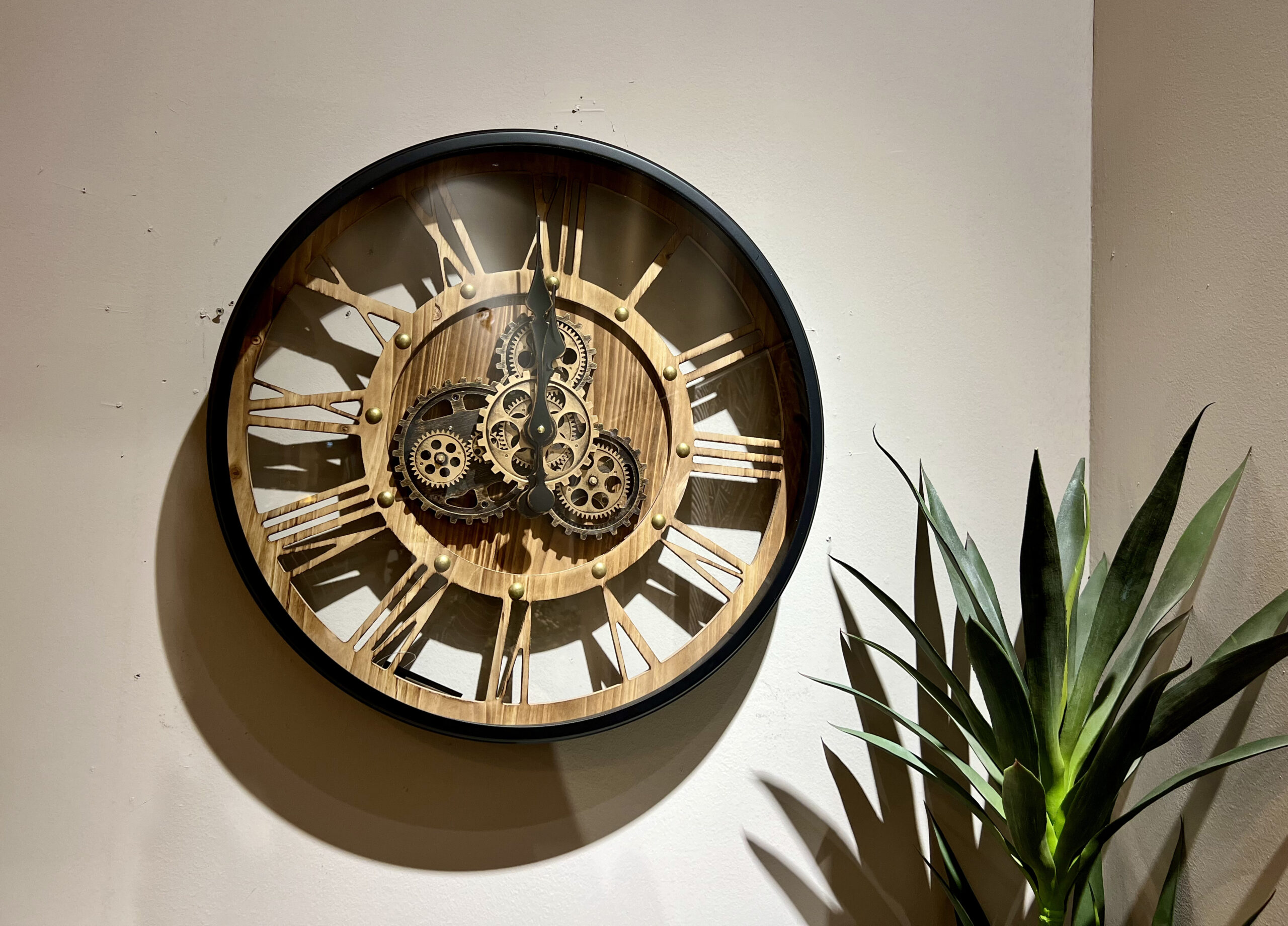 שעון עץ חלול מנגנון חשוף שעון עץ חלול מנגנון חשוף