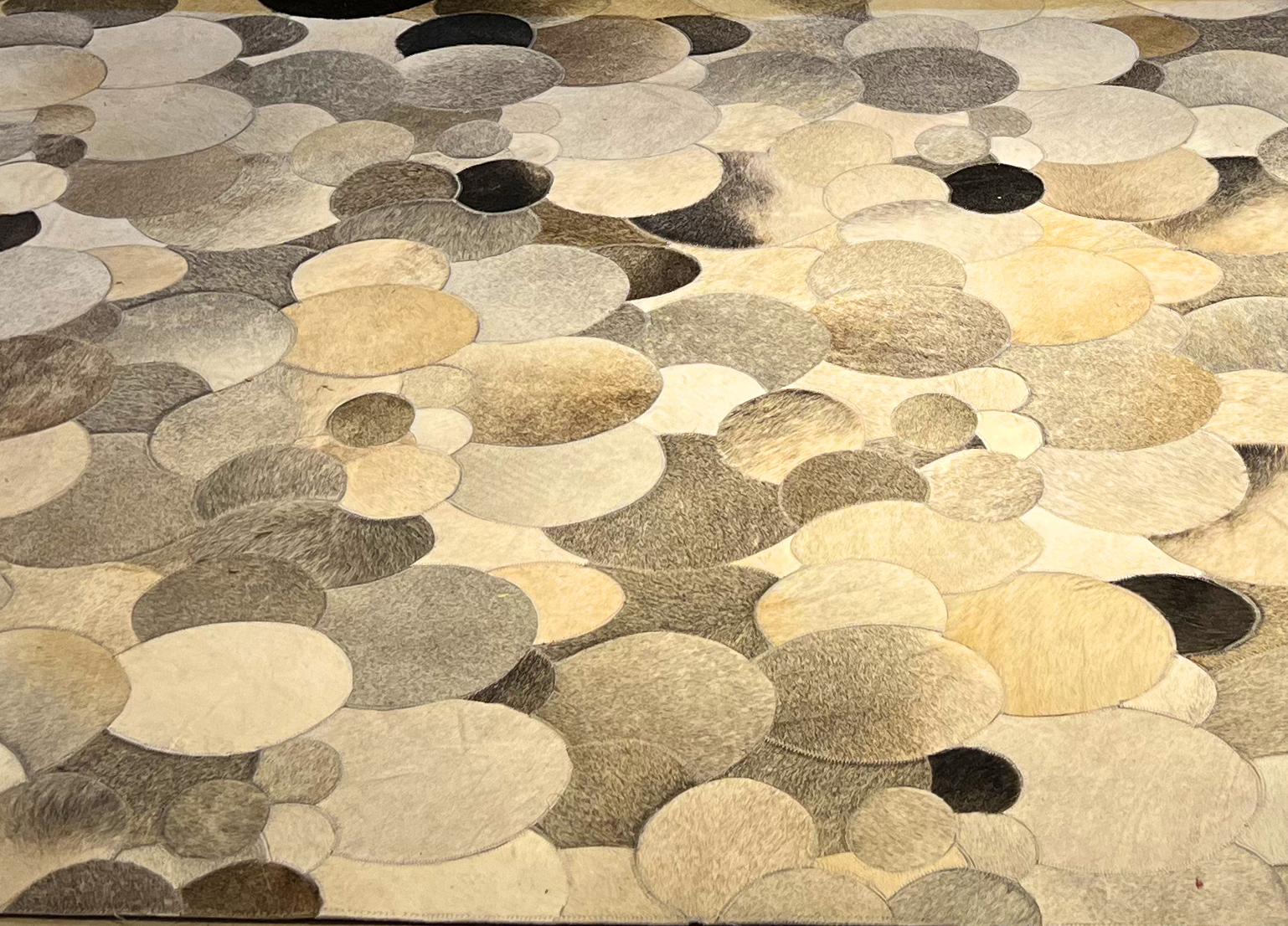 שטיח עור אמיתי בעבודת יד שטיח עור אמיתי בעבודת יד