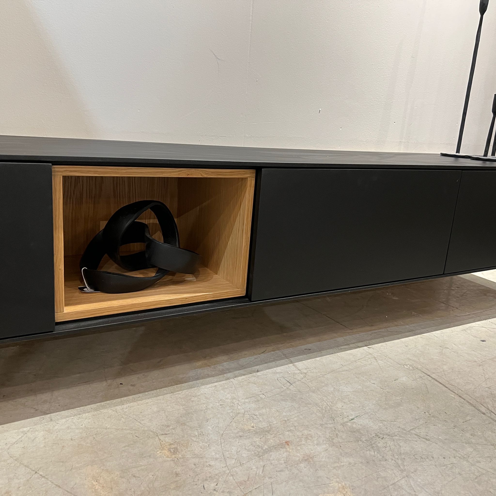 מזנון מעוצב דגם בלאק במבצע מזנון מעוצב דגם בלאק במבצע