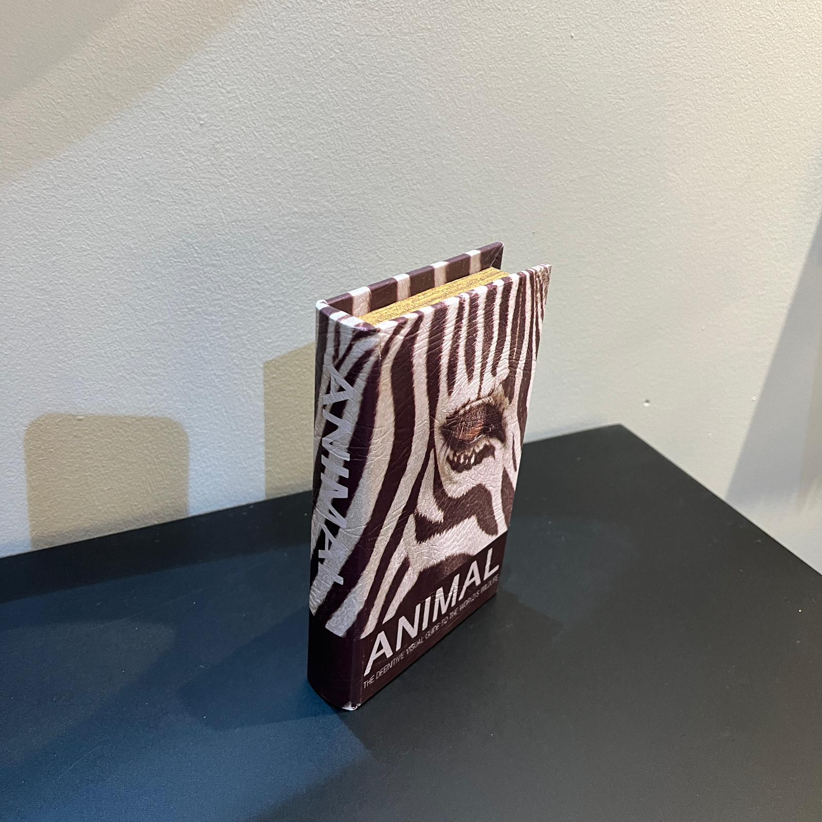 ספר אנימל זברה עם אחסון ספר אנימל זברה עם אחסון