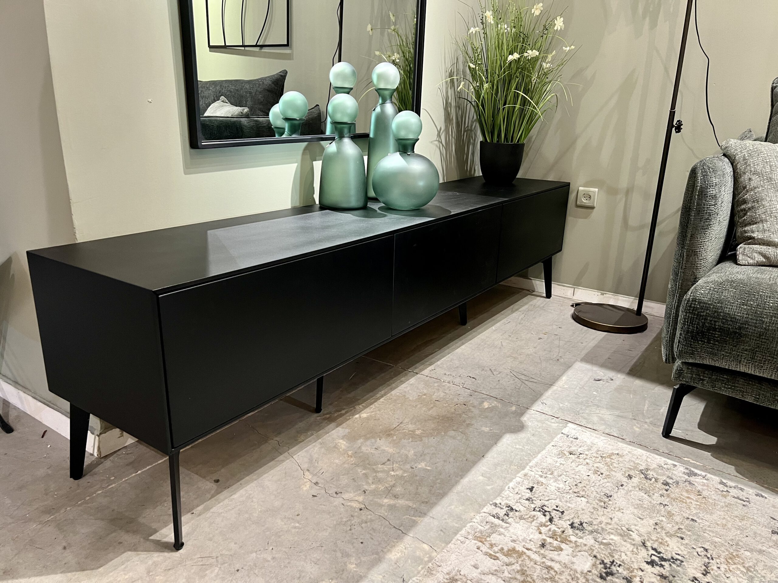 מזנון + שולחן סלון דגם סטאר מתצוגה!