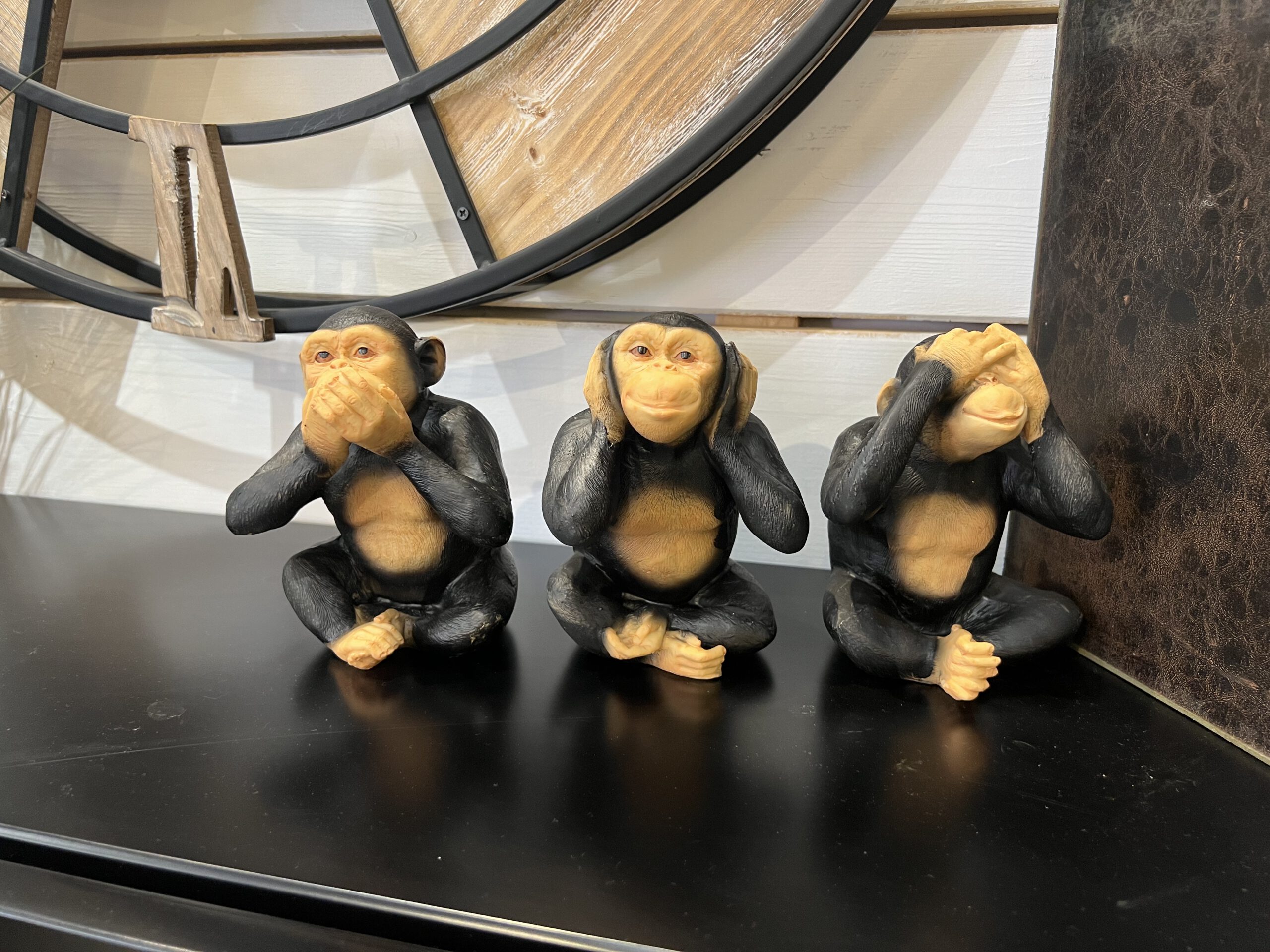 פסל קוף קטן