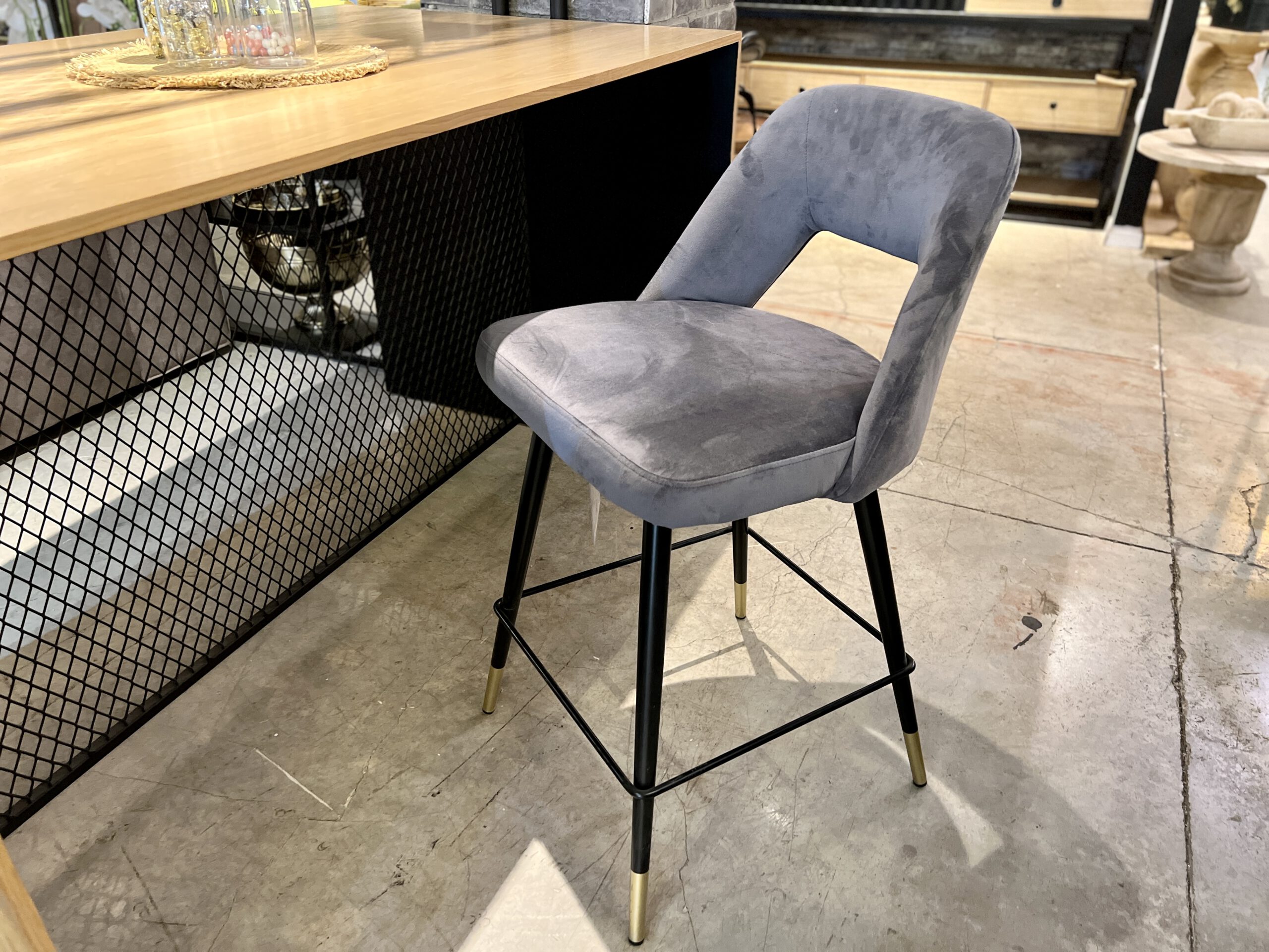 כיסא בר דגם קאלה כיסא בר דגם קאלה