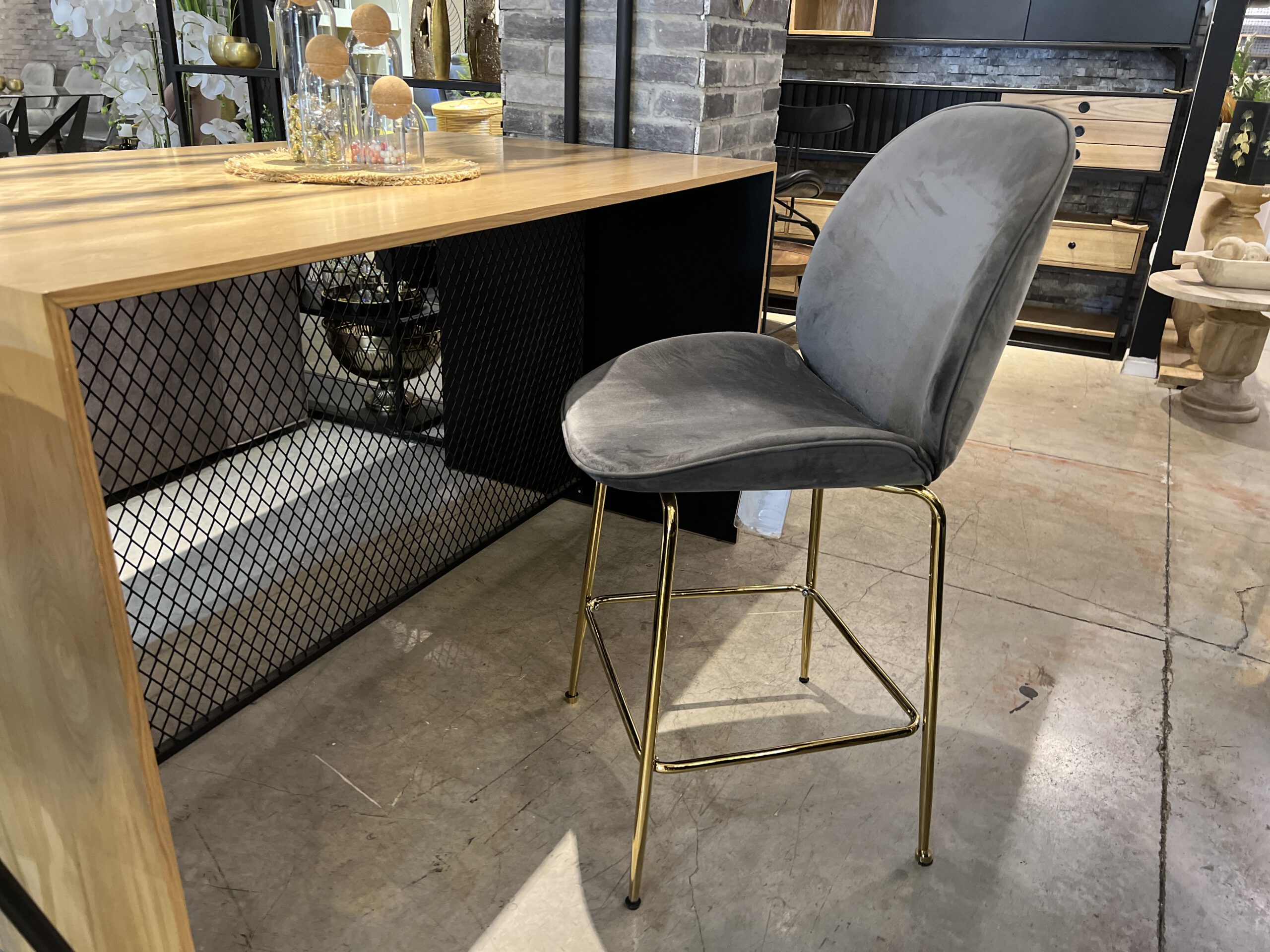 כיסא בר דגם חושן אפור כיסא בר דגם חושן אפור