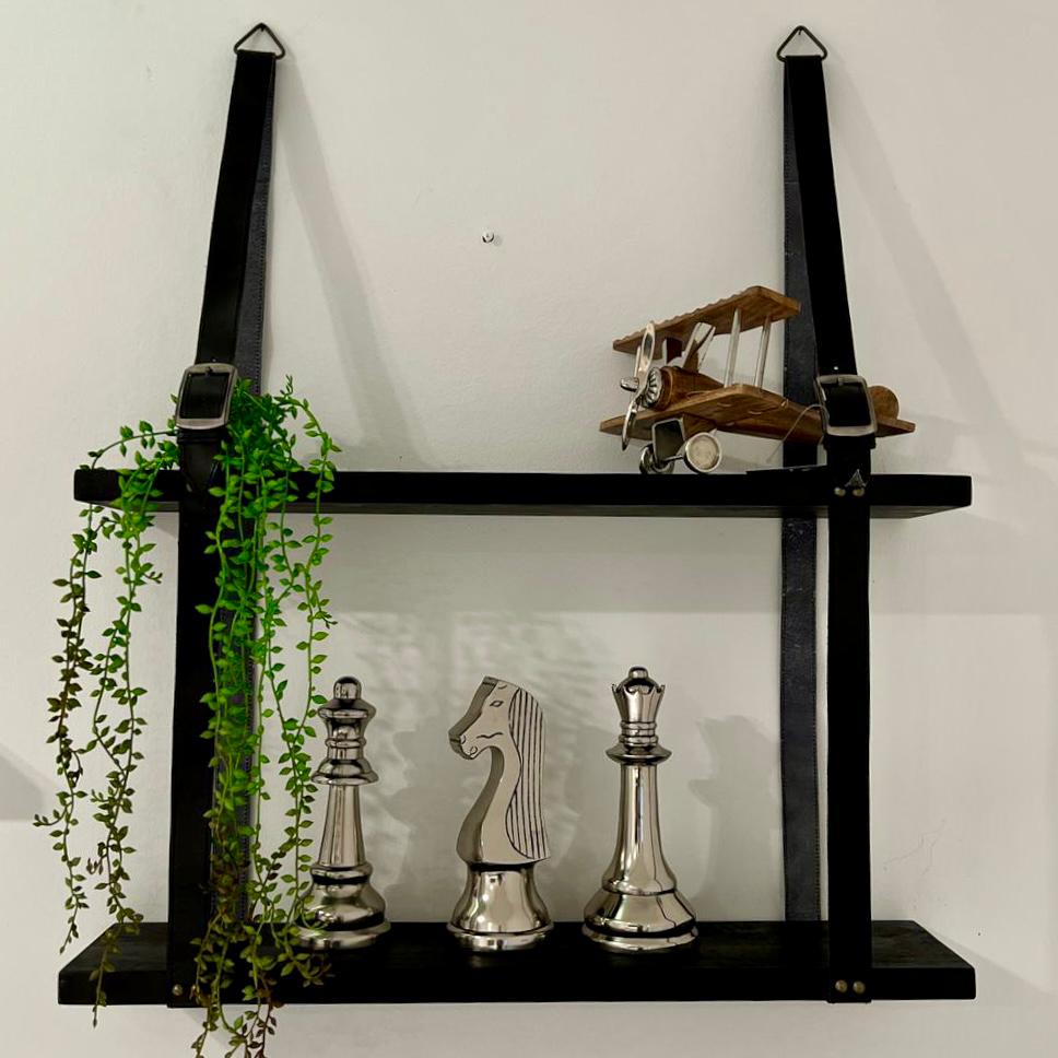 זוג מדפי עץ תליה עם רצועות עור זוג מדפי עץ תליה עם רצועות עור