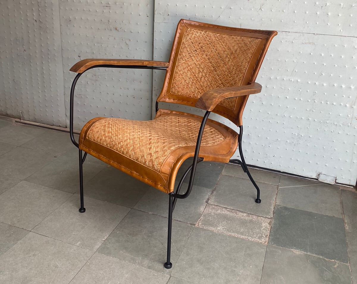 כורסא ראטן עור חום דגם ניקולס