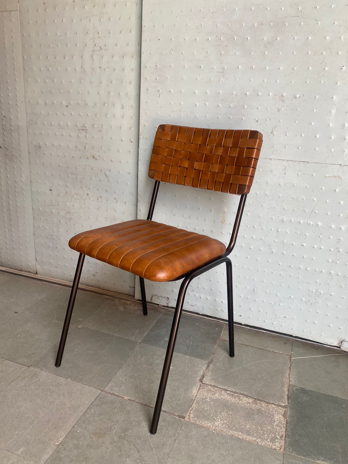 כסא דגם קלוע