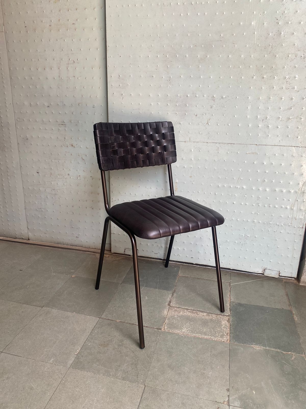 כסא דגם קלוע