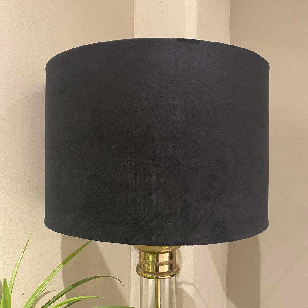 מנורת לילה רצפתית מנירוסטה בשילוב זכוכית מנורת לילה רצפתית מנירוסטה בשילוב זכוכית