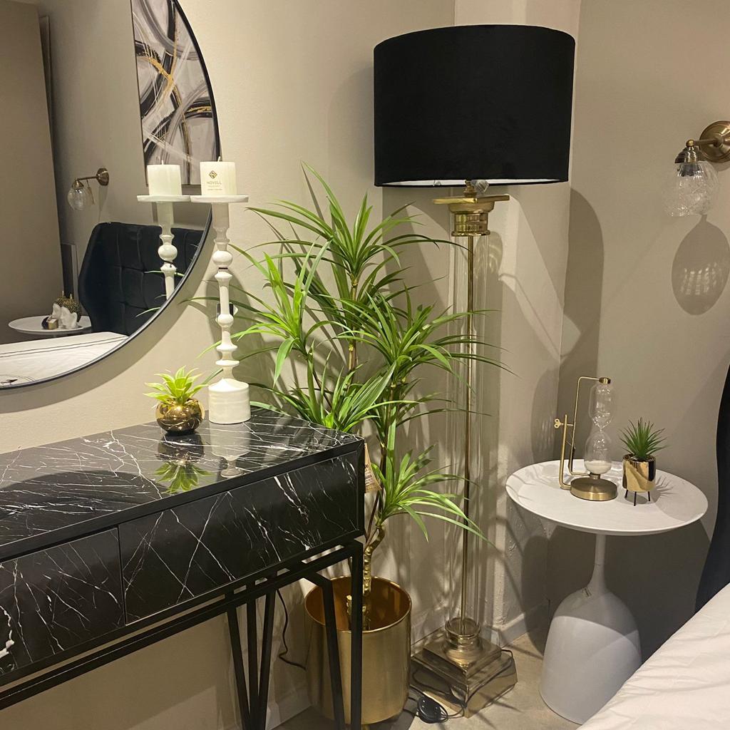 מנורת לילה רצפתית מנירוסטה בשילוב זכוכית מנורת לילה רצפתית מנירוסטה בשילוב זכוכית