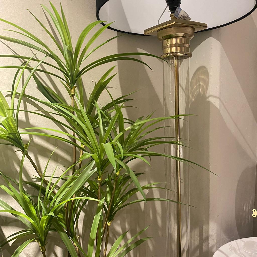 מנורת לילה רצפתית מנירוסטה בשילוב זכוכית מנורת לילה רצפתית מנירוסטה בשילוב זכוכית