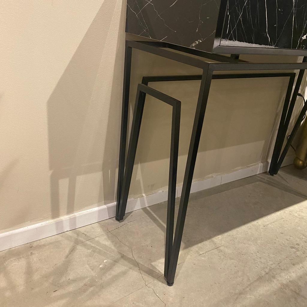 קונסולה זכוכית/ ברס שחור קונסולה זכוכית/ ברס שחור