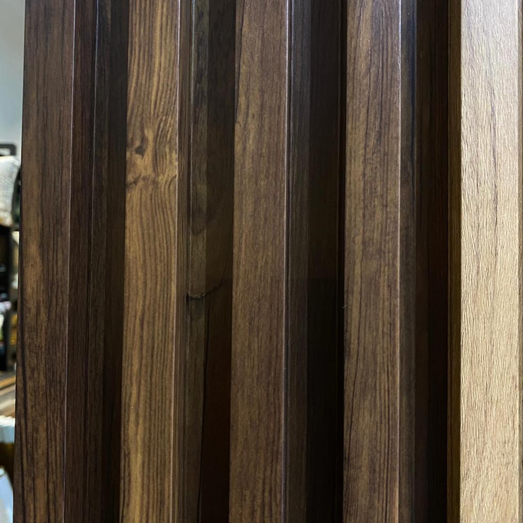 חיפוי קיר פסים פולימרי אגוז כהה חיפוי קיר פסים פולימרי אגוז כהה