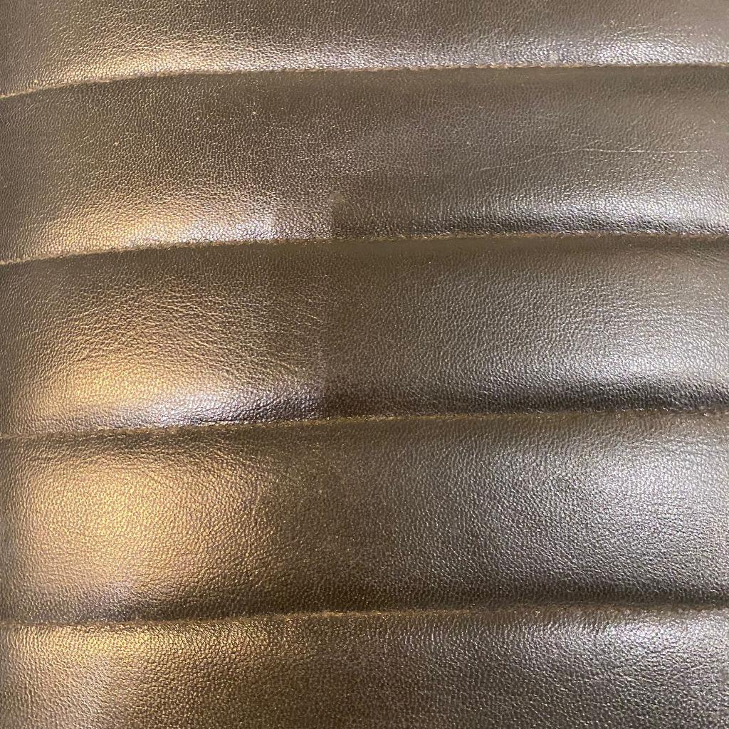 הדום דגם ווד סטול עור שחור