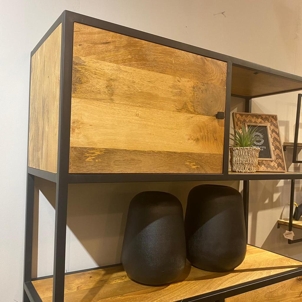 ויטרינה ברזל ועץ מנגו פתוחה עם דלתות ומגירות דגם סוניל photo number 5 ויטרינה ברזל ועץ מנגו שחור פתוחה עם דלתות ומגירות דגם סוניל