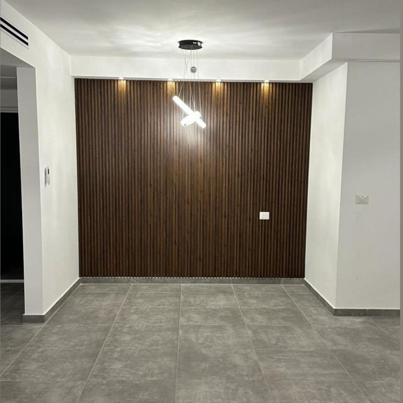 חיפוי קיר פסים פולימרי אגוז אמריקאי photo number 9 חיפוי קיר פסים פולימרי אגוז אמריקאי חדש