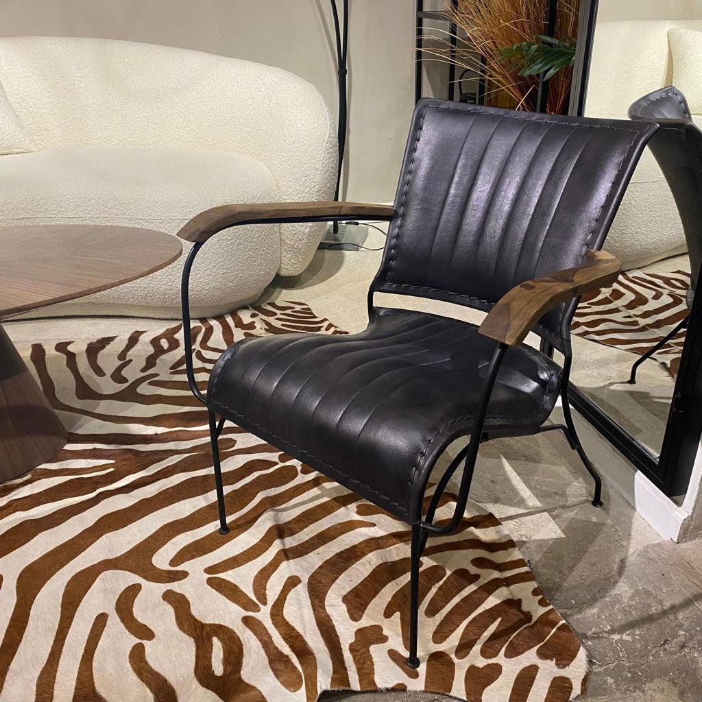 כורסא יוקרתית עור בופאלו שחור דגם ניקולס