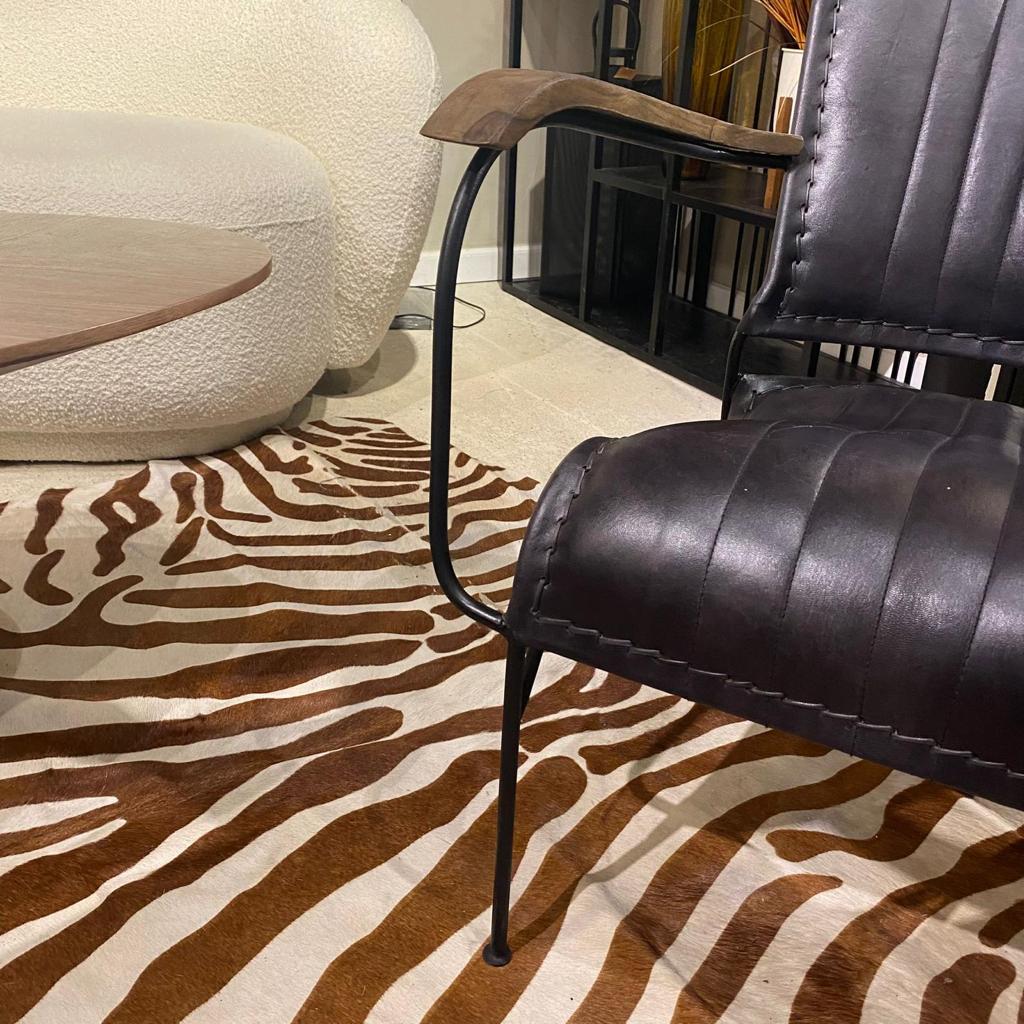 כורסא יוקרתית עור בופאלו שחור דגם ניקולס